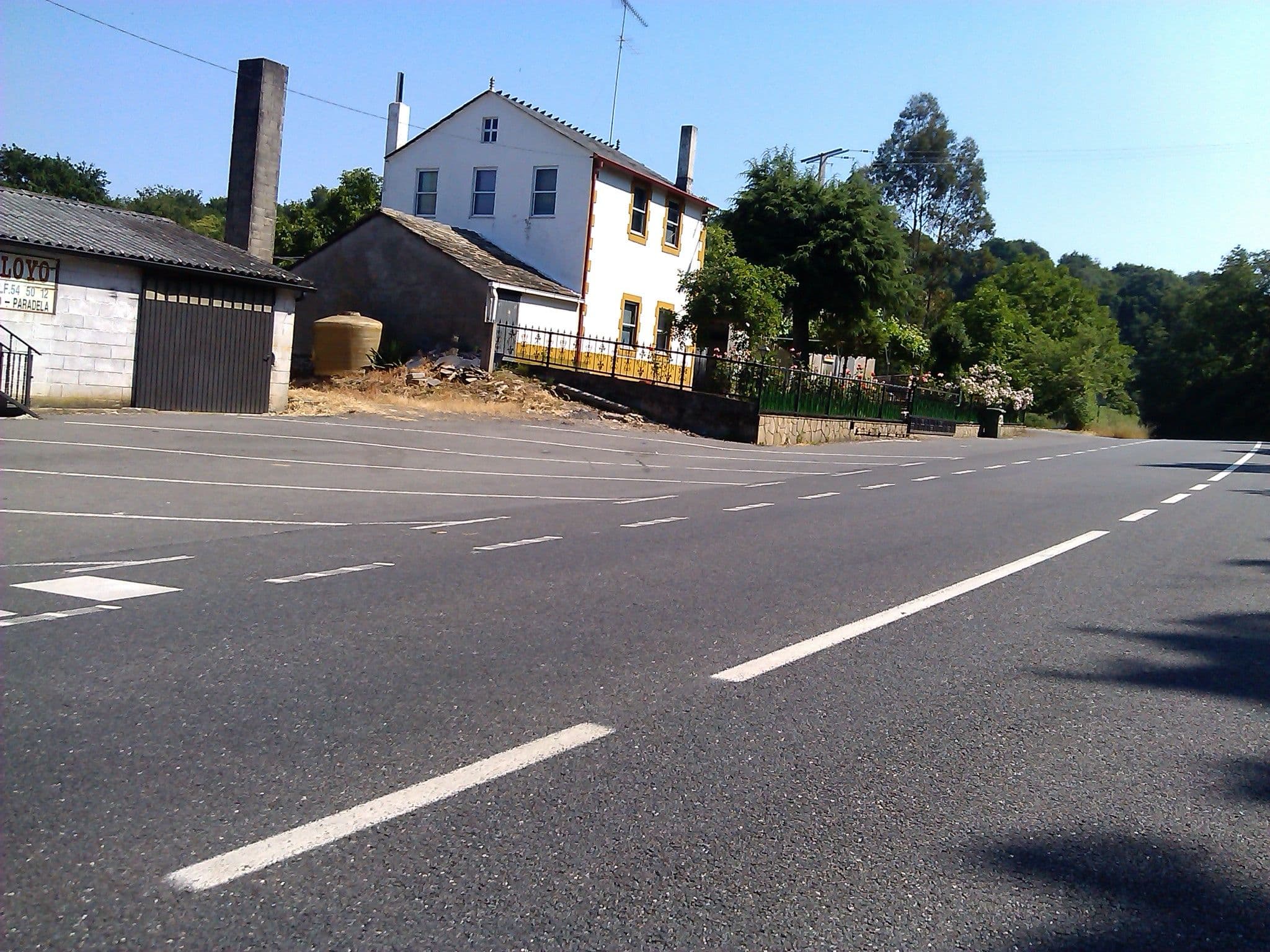Street view near Hotel Mesón do Loyo, Castro — © changchun1 (CC BY-SA · Mapillary)