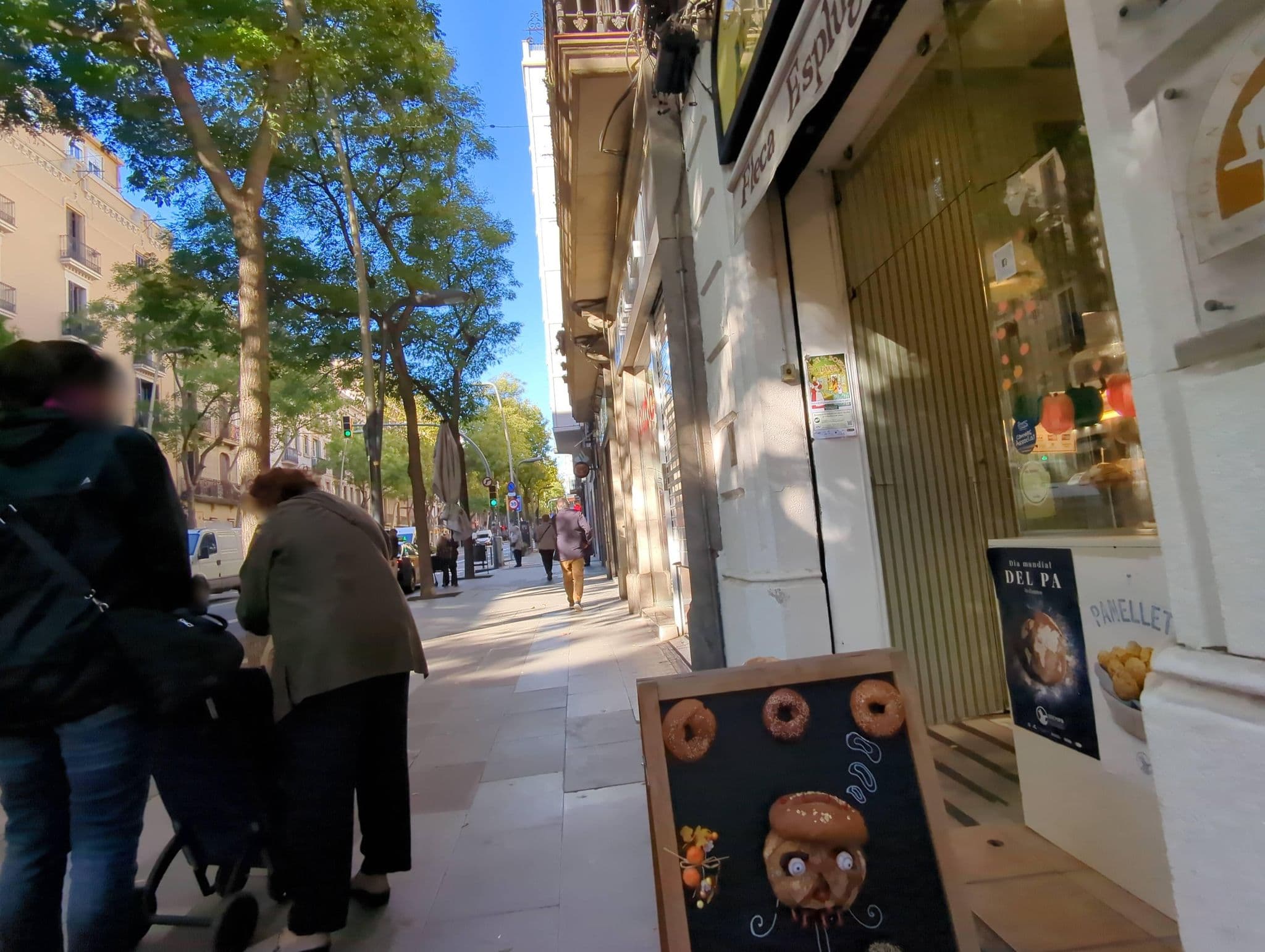 Street view near Sweet Inn Sants, Sants — © miguel_andrade (CC BY-SA · Mapillary)