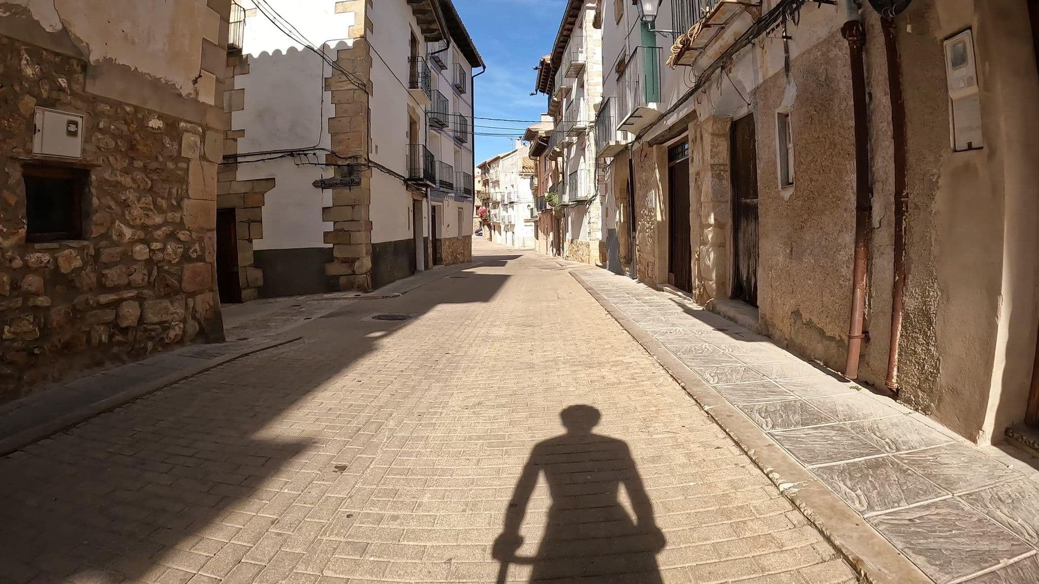 Street view near A Un Pas del Cel, Adzaneta — © mikelo (CC BY-SA · Mapillary)