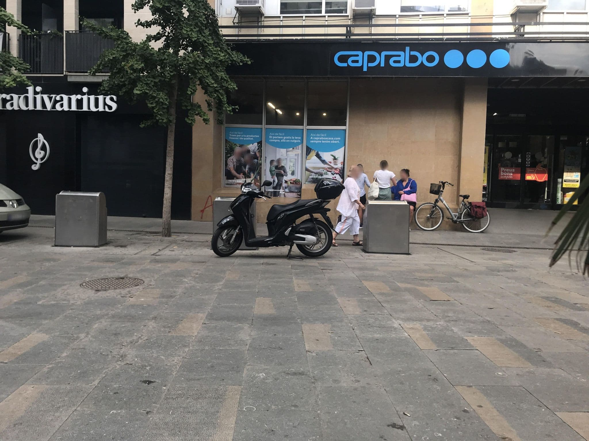 Street view near Casa Indiana, Blanes — © miguel_andrade (CC BY-SA · Mapillary)