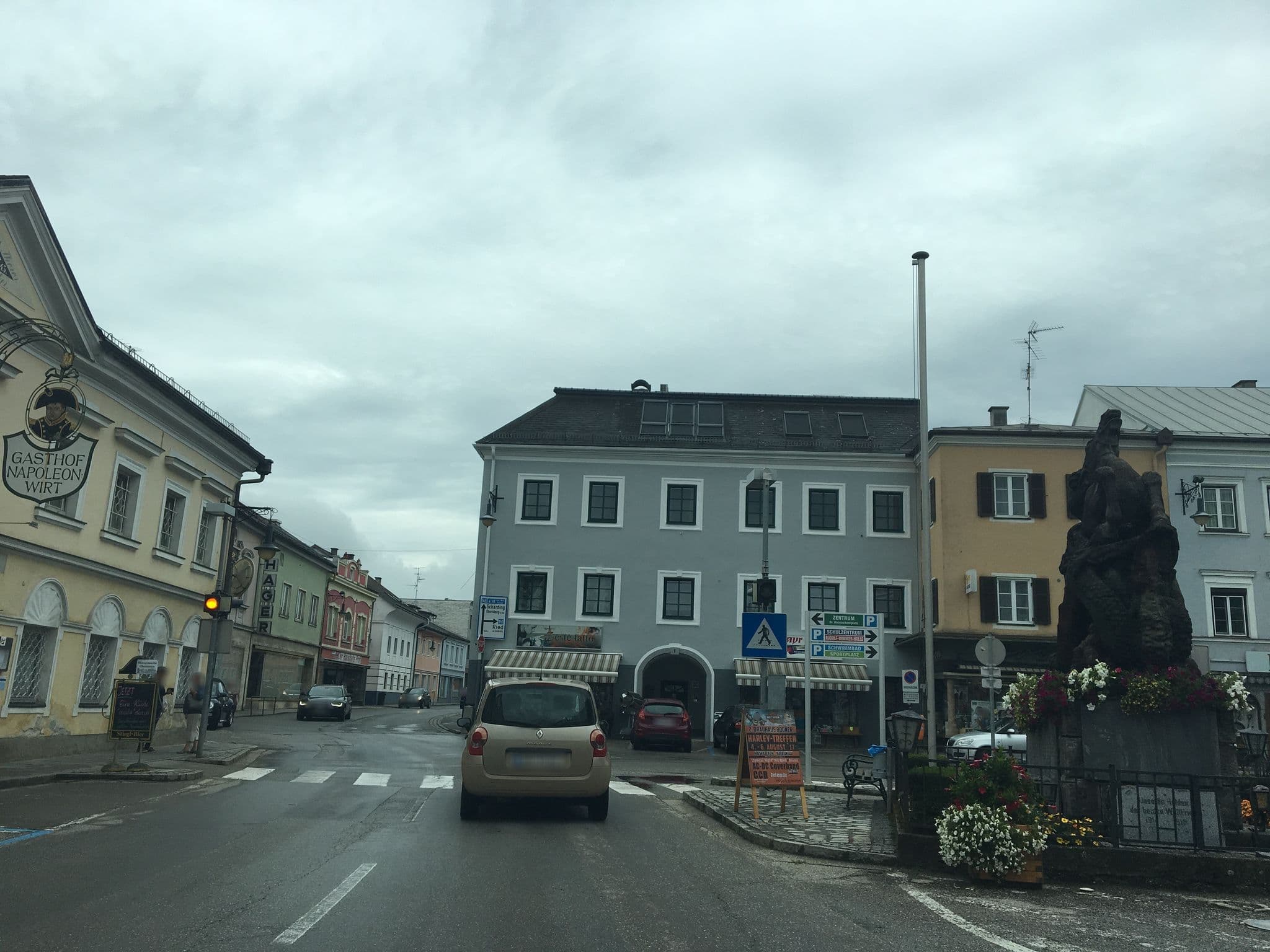 Street view near Ristorante, Pizzeria, Hotel Napoleone, Altheim — © schobi (CC BY-SA · Mapillary)