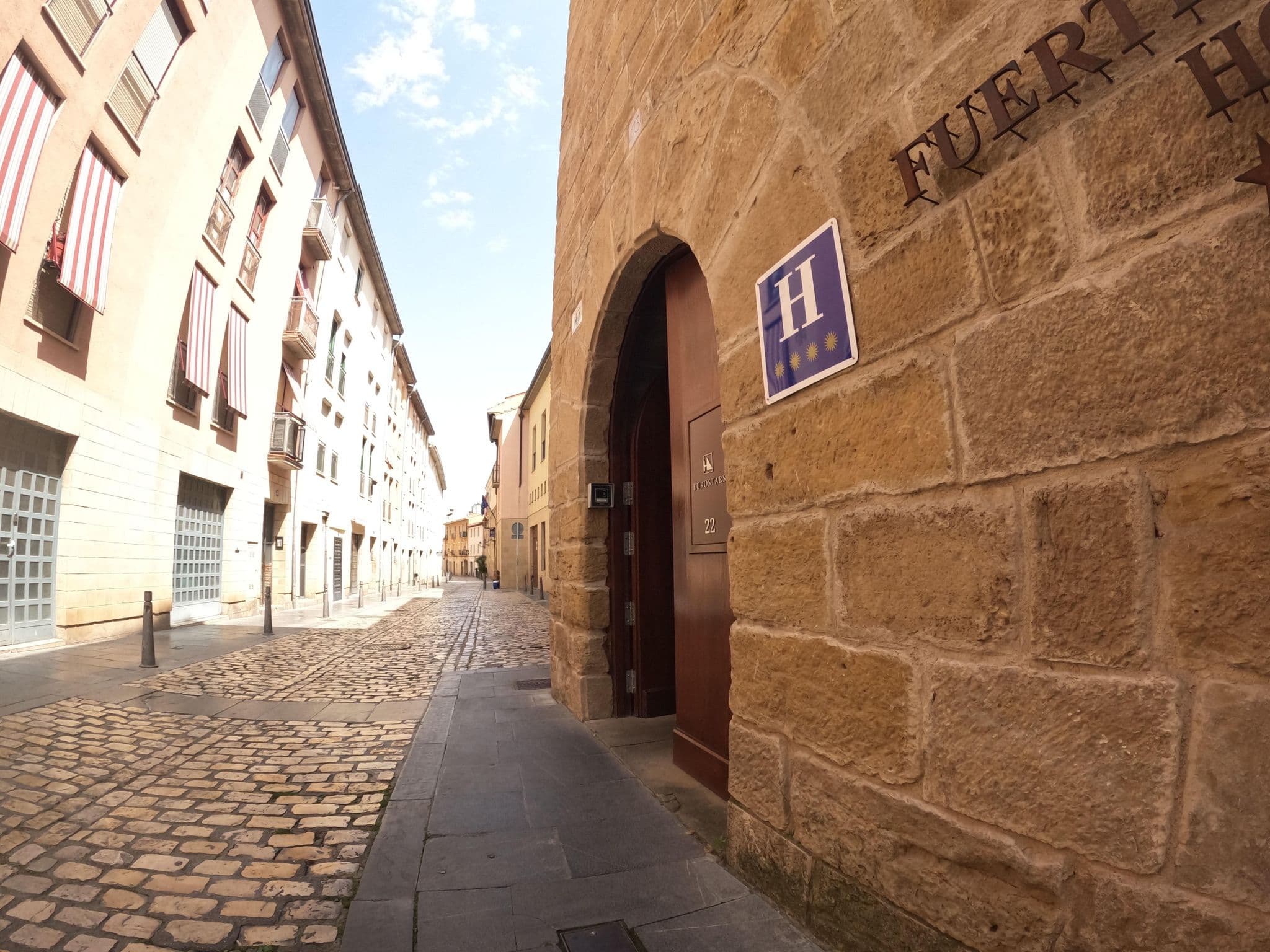Street view near Eurostars Fuerte Ruavieja, Logroño — © vinisa (CC BY-SA · Mapillary)