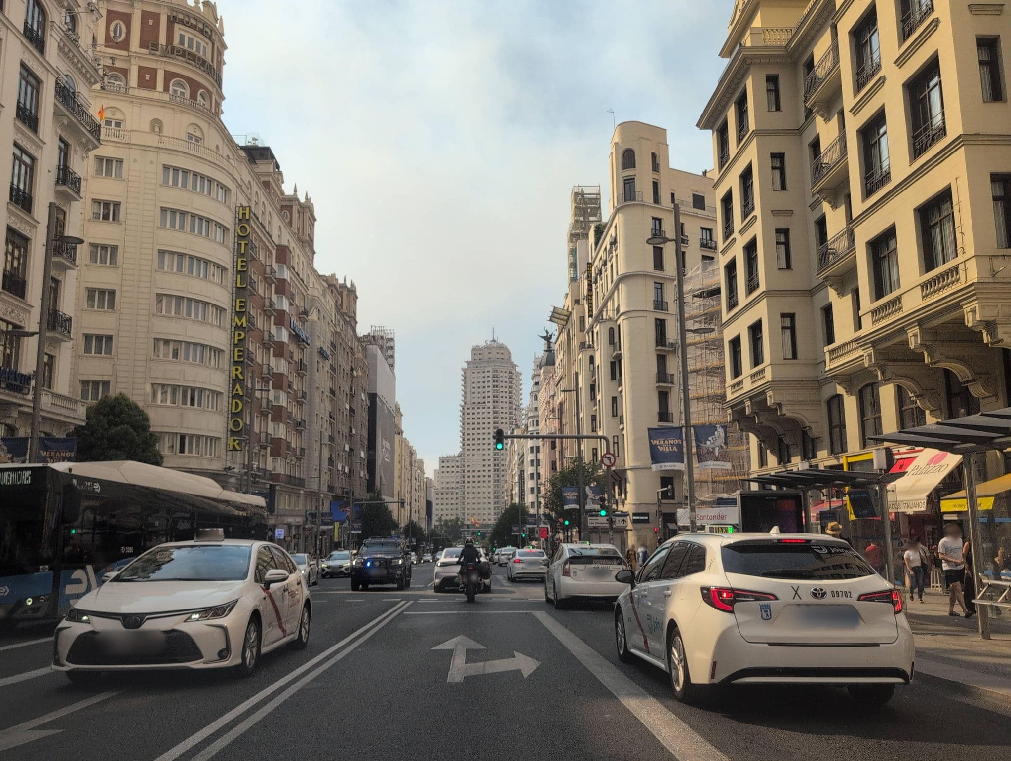 Street view near Ikonik Gran Vía, Universidad — © Albergarri788 (CC BY-SA · Mapillary)