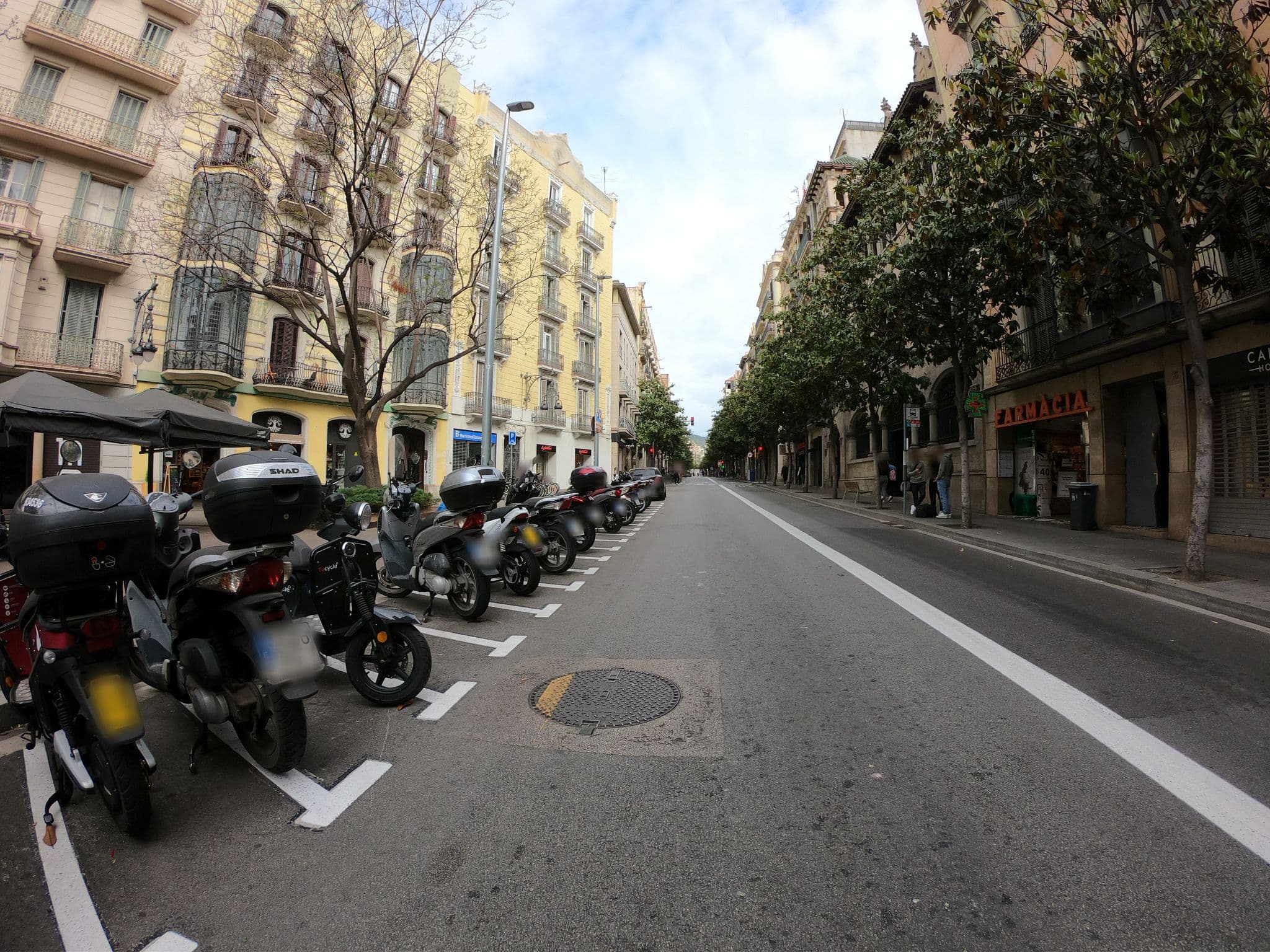Street view near Numa Brio, Gràcia — © rubencarbonero (CC BY-SA · Mapillary)