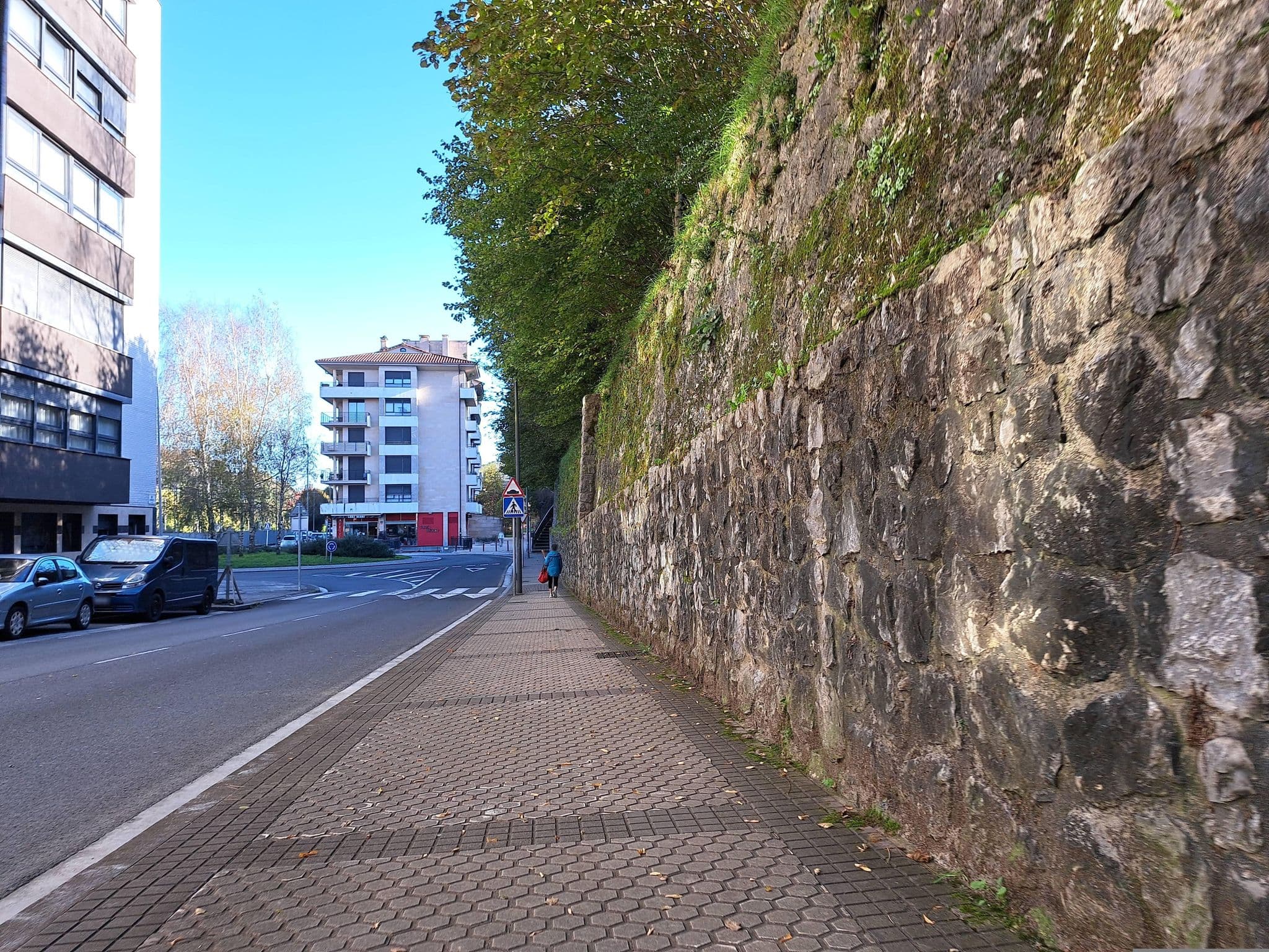 Street view near Apartahotel la estación, Andoain — © Ackzesible (CC BY-SA · Mapillary)