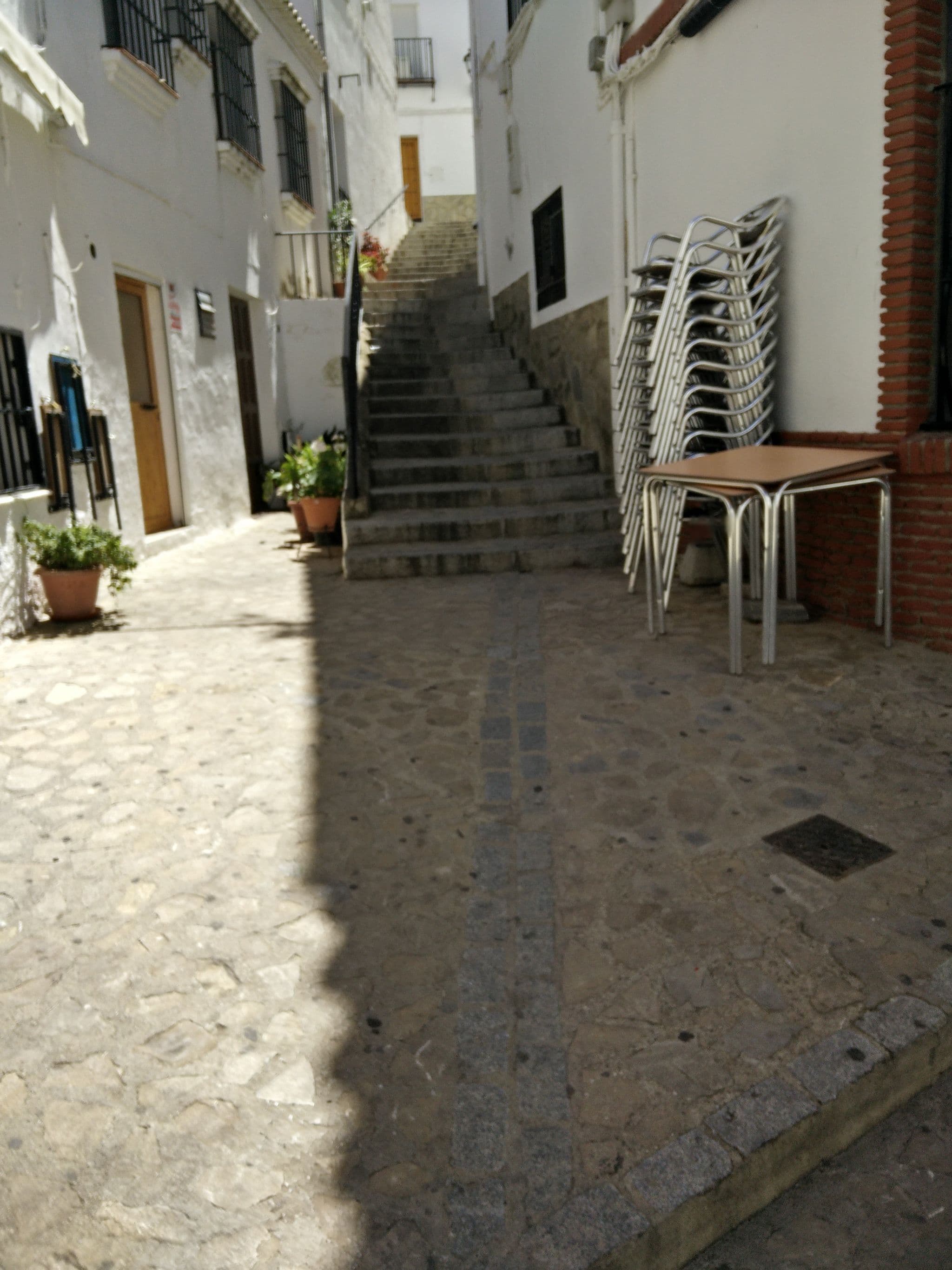 Street view near La Casa del Risco Zahara, Zahara — © bernardvoyageur (CC BY-SA · Mapillary)