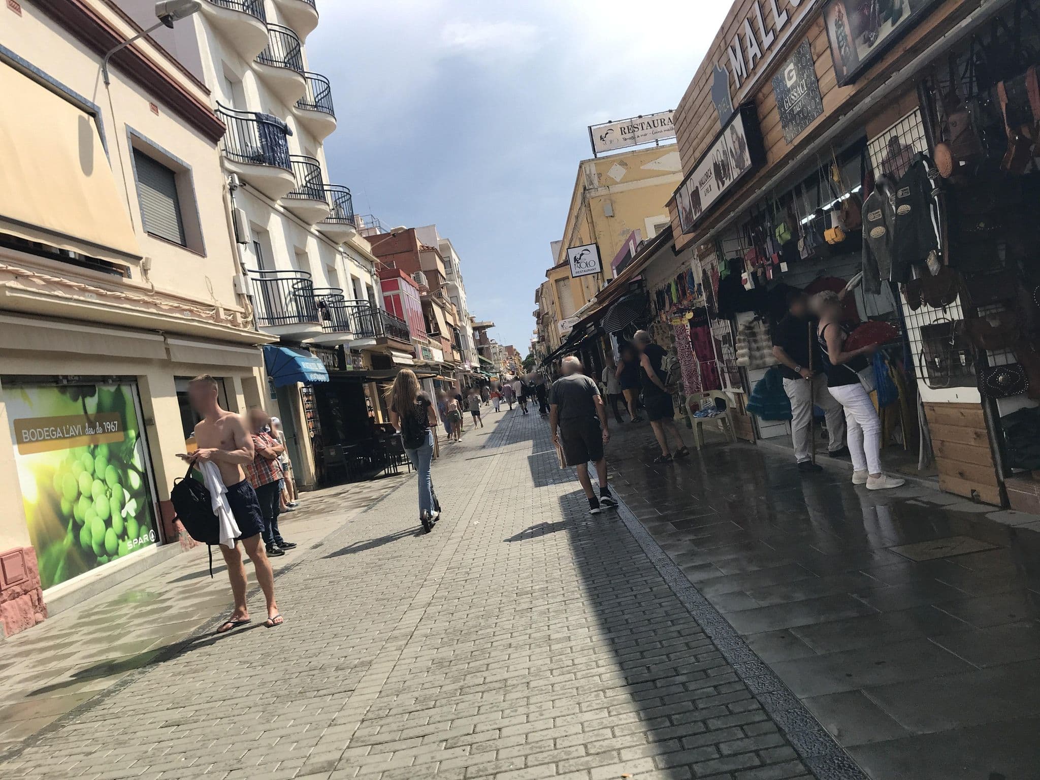 Street view near Iris, Malgrat de Mar — © miguel_andrade (CC BY-SA · Mapillary)