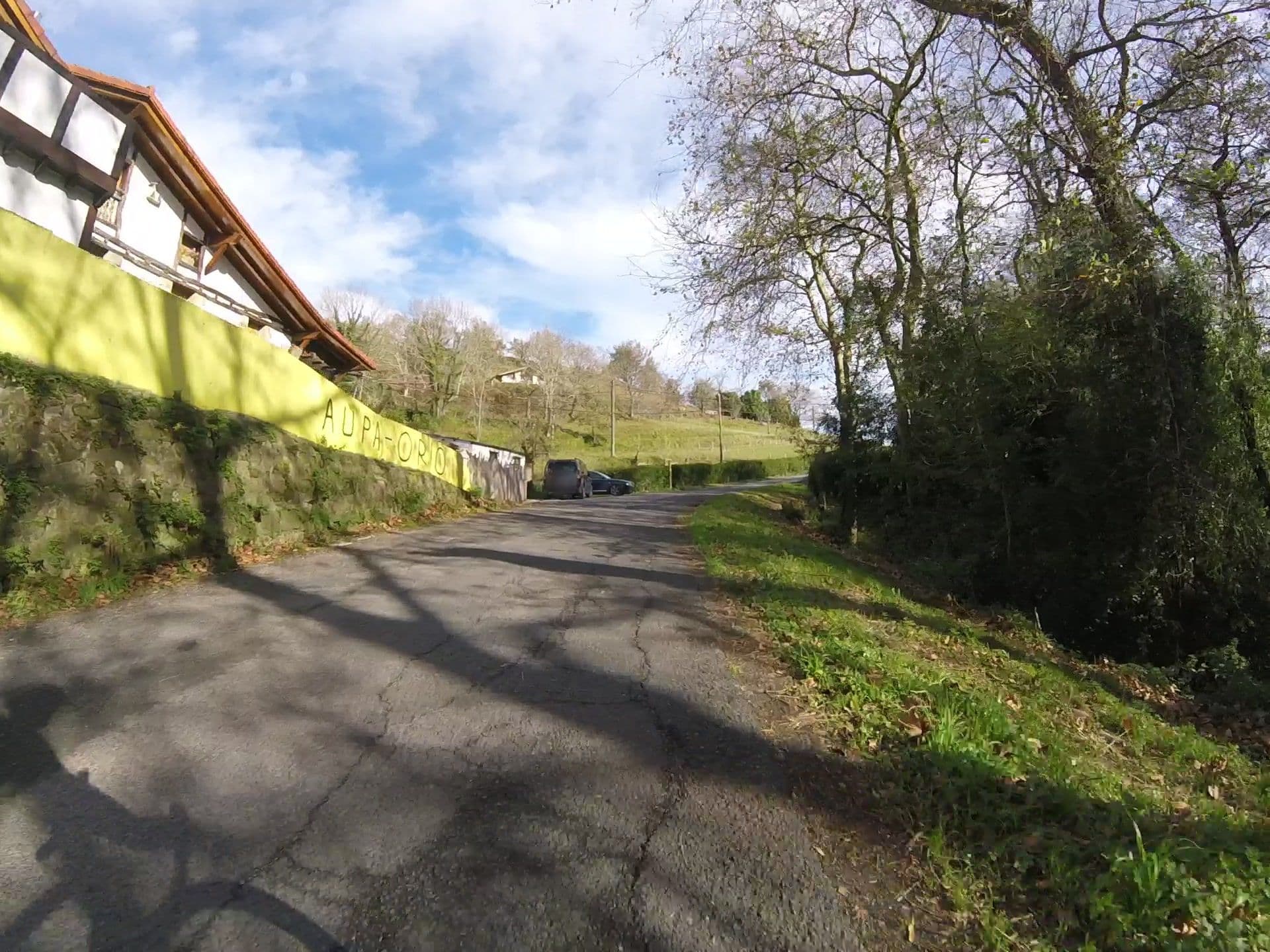 Street view near Txoko del Peregrino, Orio — © mikelo (CC BY-SA · Mapillary)
