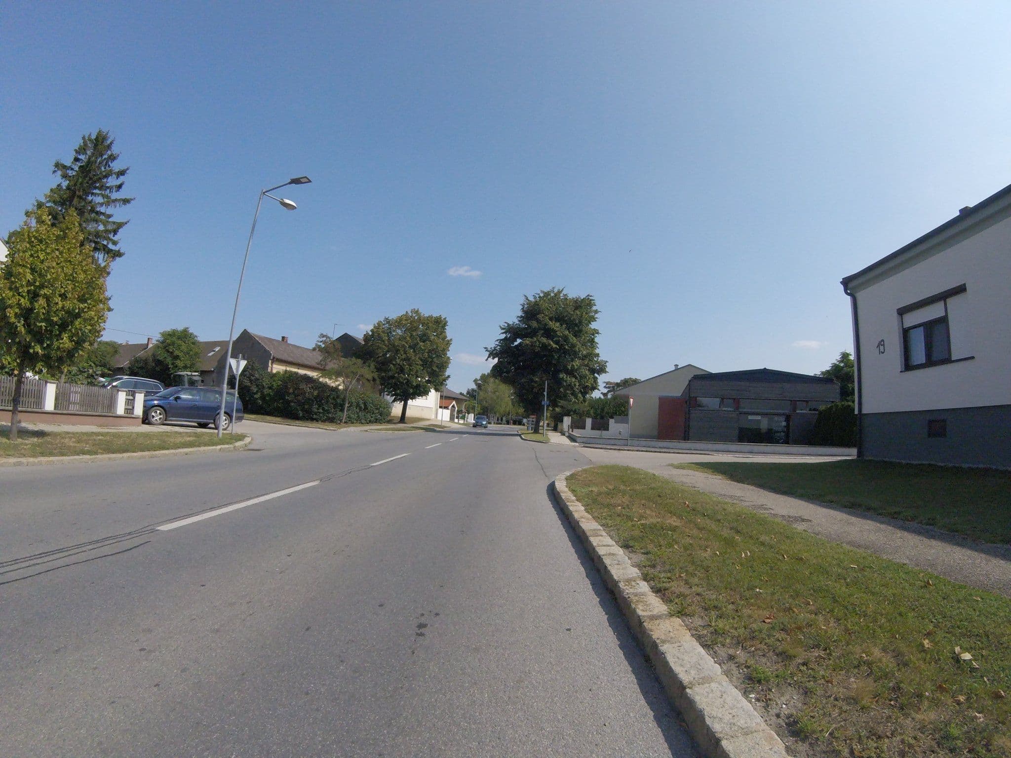 Street view near Dorfzeit Fleischhacker, Apetlon — © utvonalfelmeresek (CC BY-SA · Mapillary)