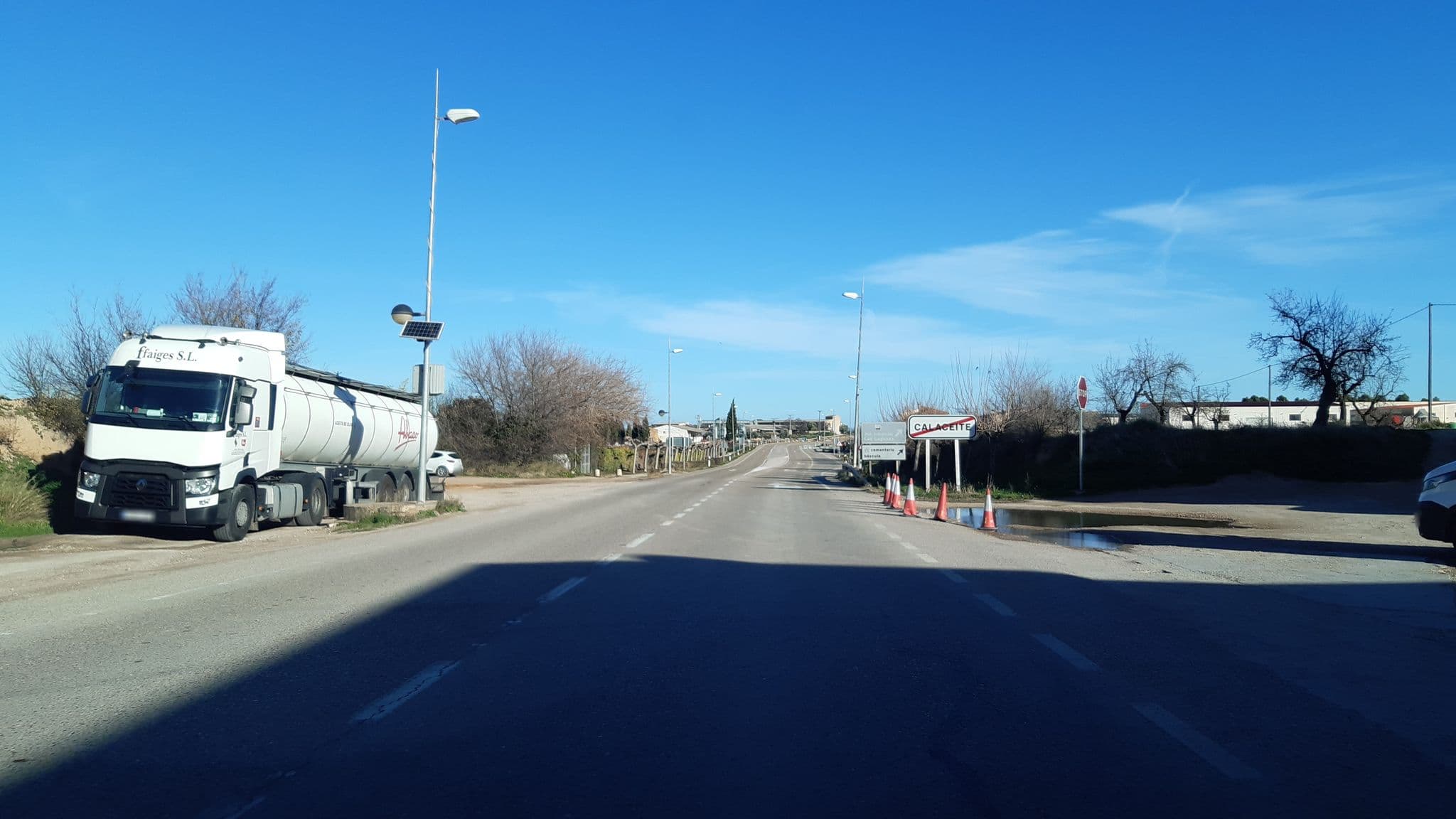 Street view near Hotel Los Cazadores - Restaurante - Cafetería, Calaceite — © lordroger (CC BY-SA · Mapillary)