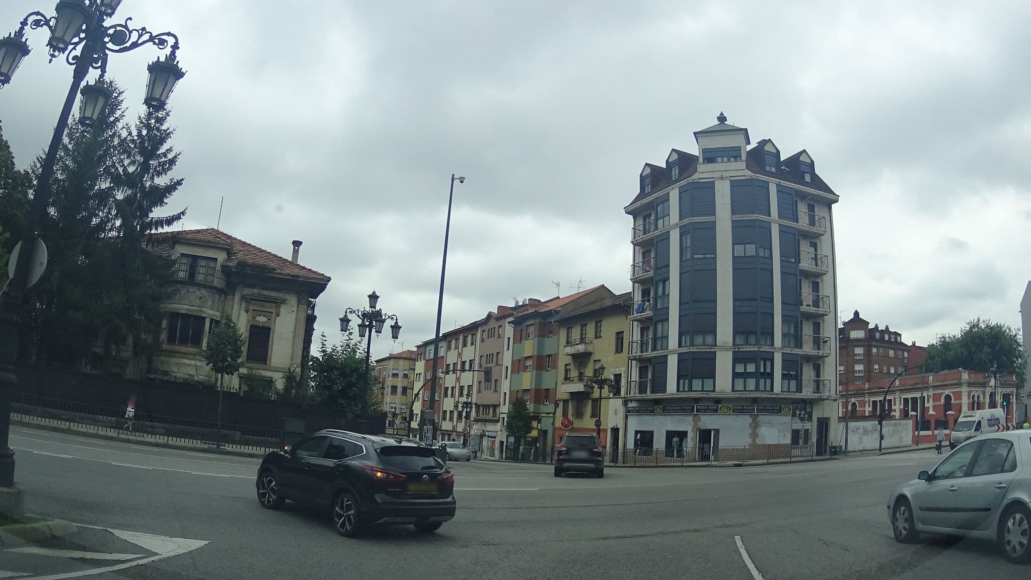 Street view near Hotel Astures, Oviedo — © robertogeb (CC BY-SA · Mapillary)