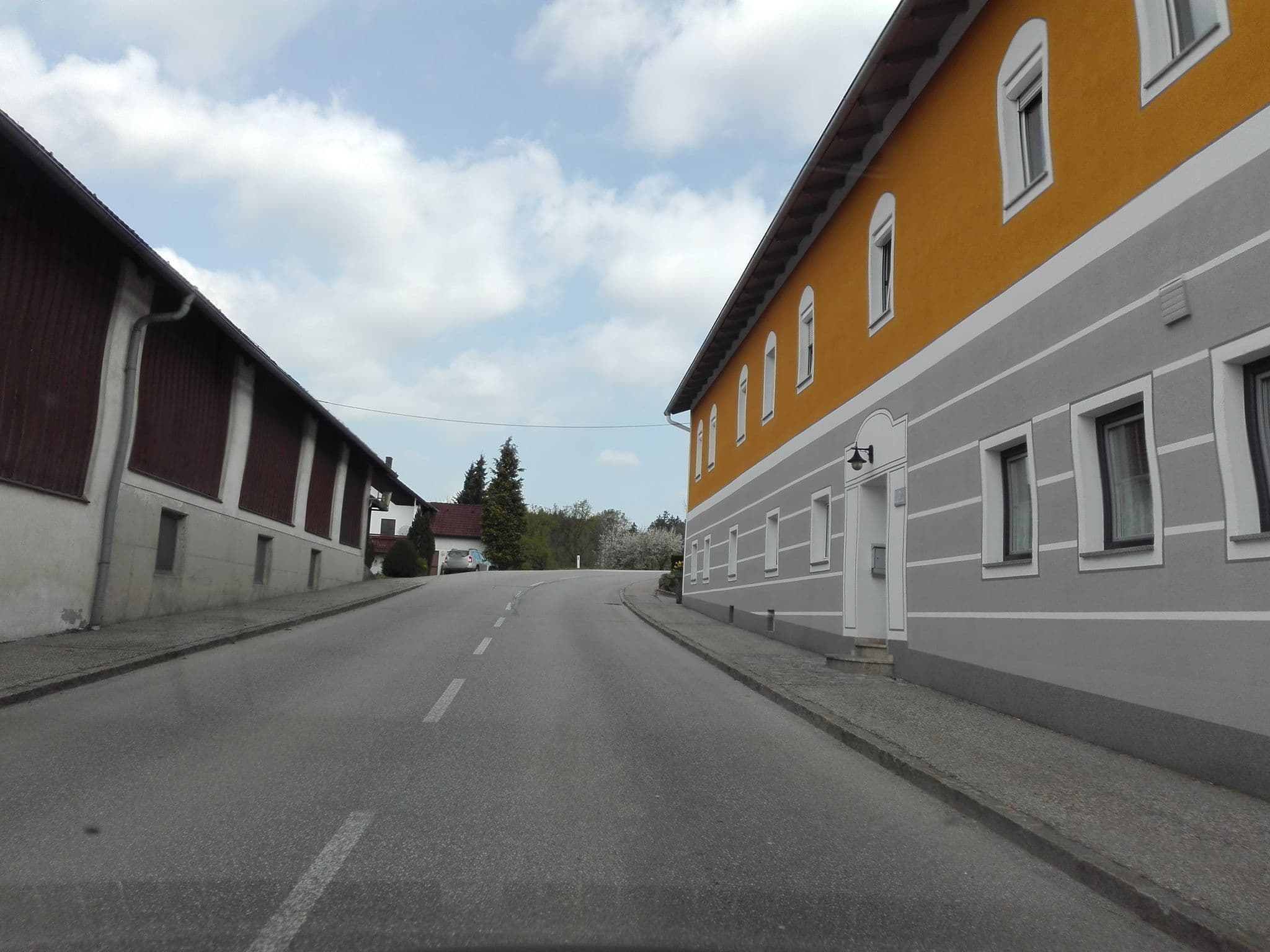 Street view near Hoftaverne Holzer, Münzbach — © suriv (CC BY-SA · Mapillary)