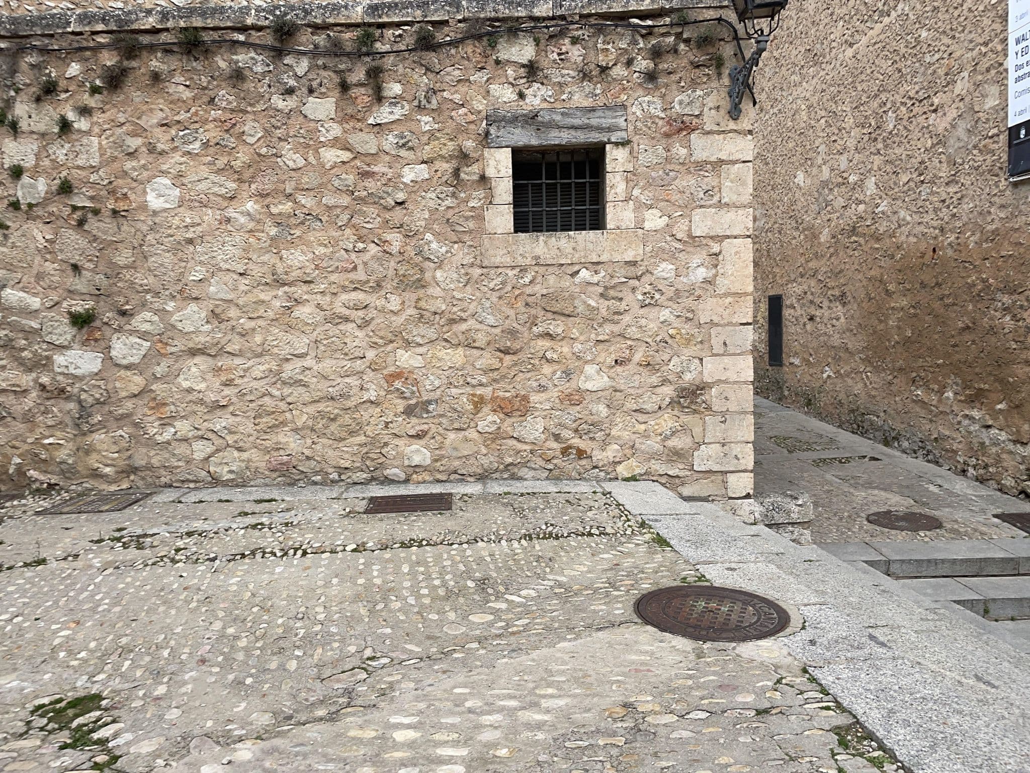 Street view near Alizaque Lodge, Cuenca — © seraq (CC BY-SA · Mapillary)