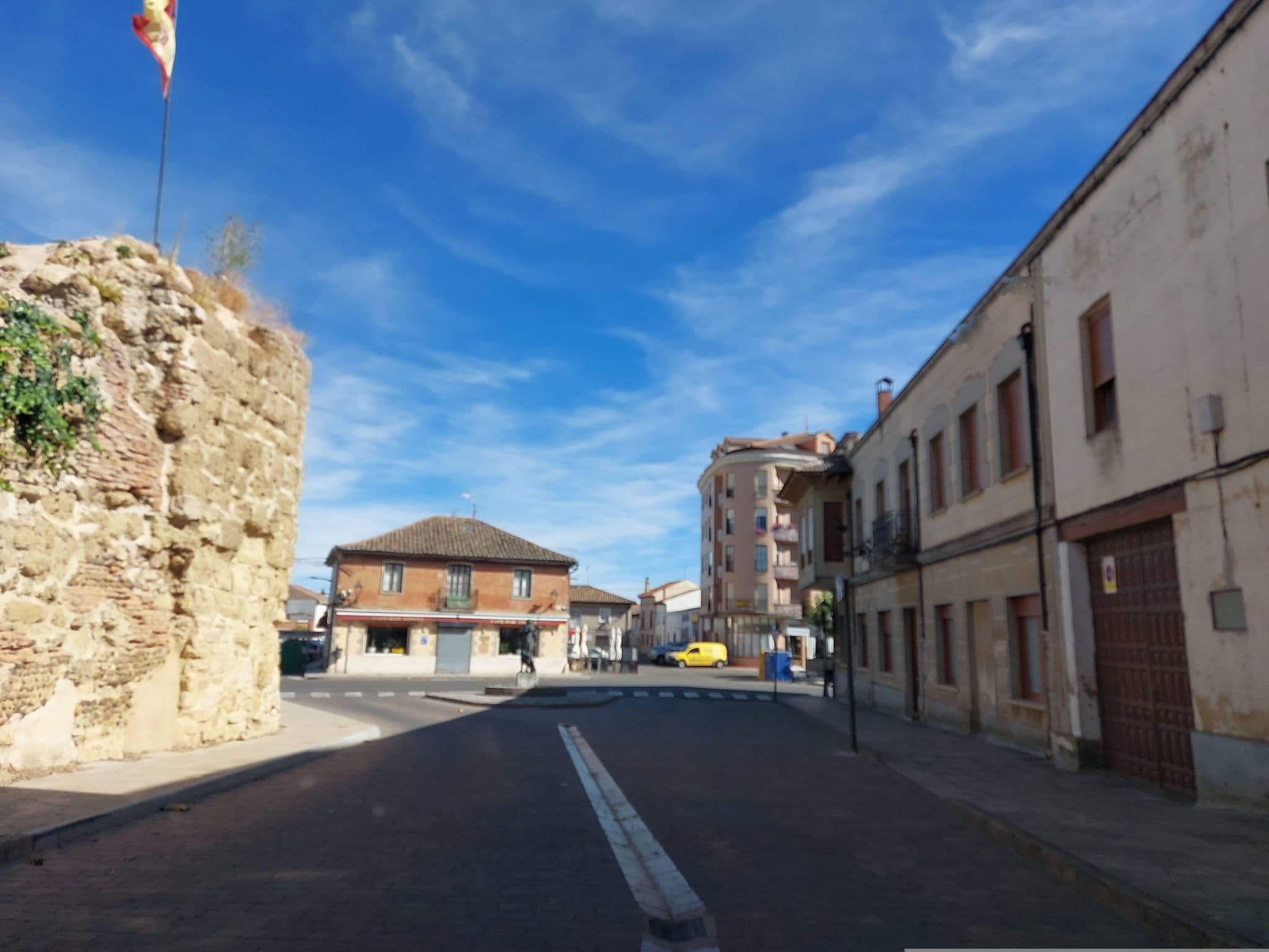Street view near Pensión El Camino, Carrión de los Condes — © 5rmft (CC BY-SA · Mapillary)