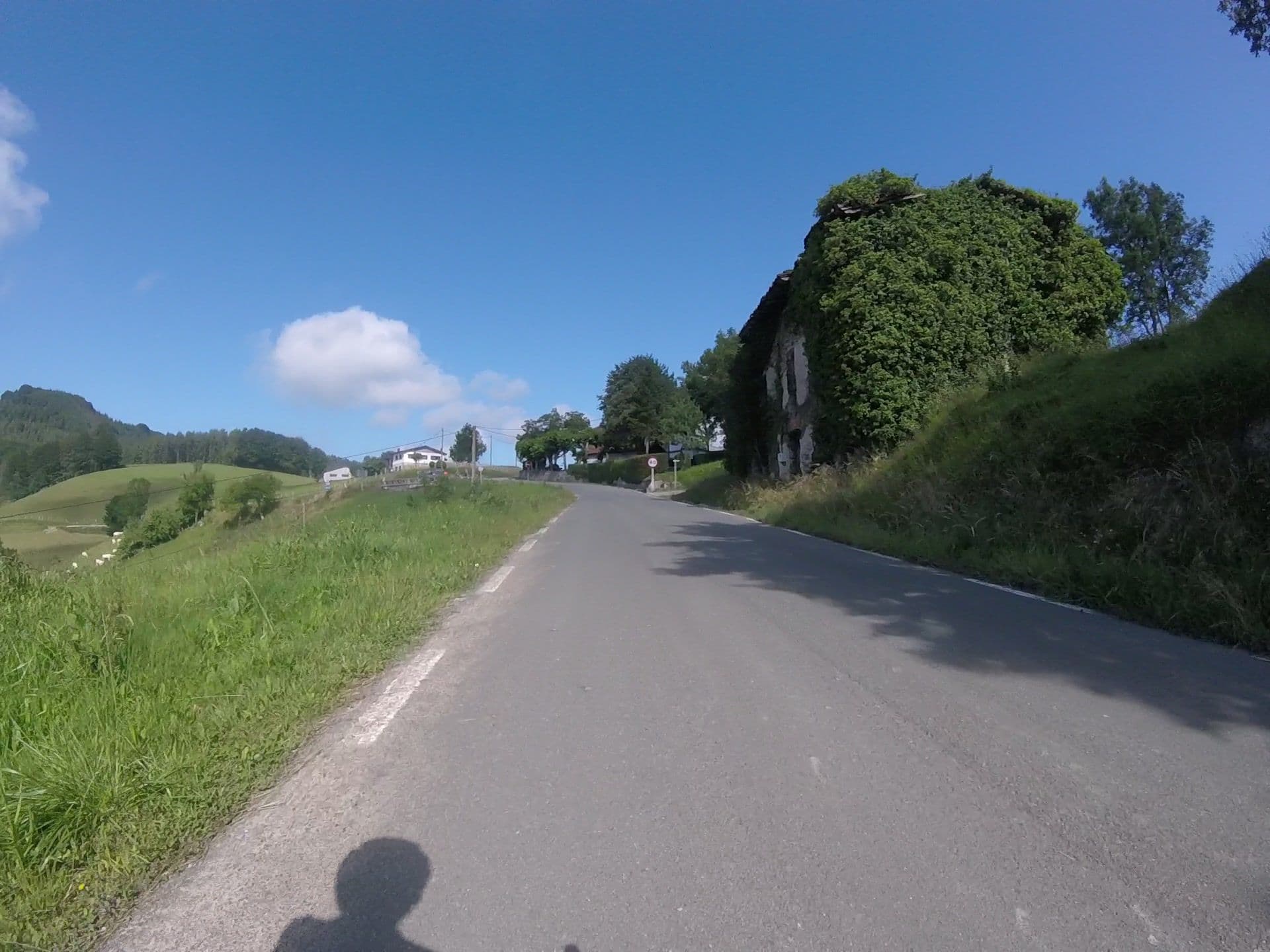 Street view near Kamiñone Landetxea, Beasain — © mikelo (CC BY-SA · Mapillary)