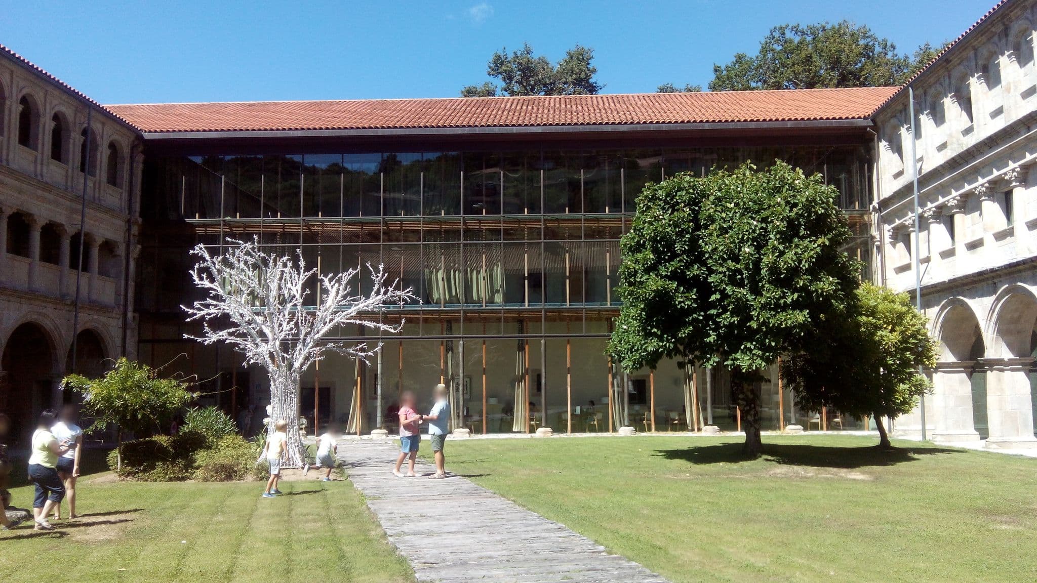 Street view near Parador de Santo Estevo de Ribas de Sil, Luintra — © lolailo (CC BY-SA · Mapillary)