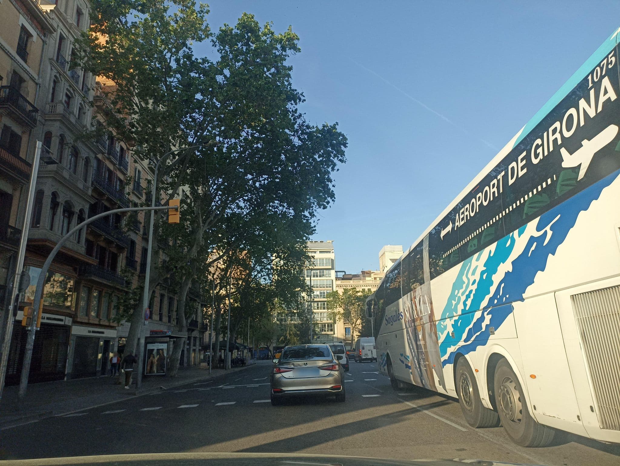 Street view near Casa Luz, Eixample — © toniserra (CC BY-SA · Mapillary)