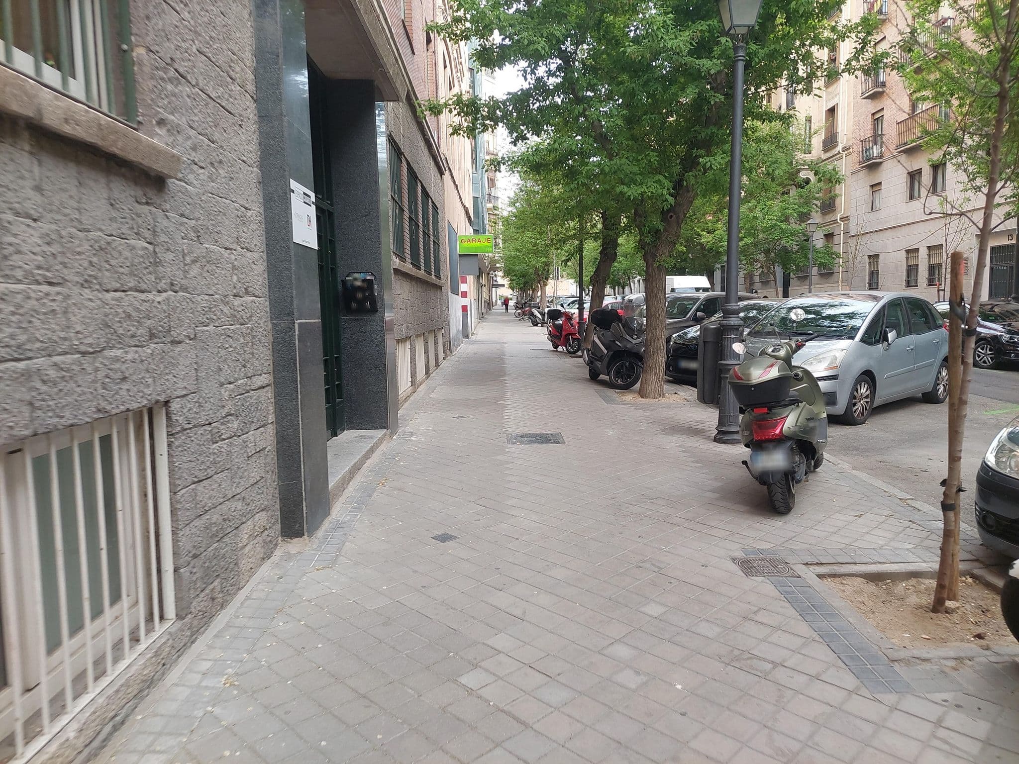 Street view near La Nave, Argüelles — © Albergarri788 (CC BY-SA · Mapillary)