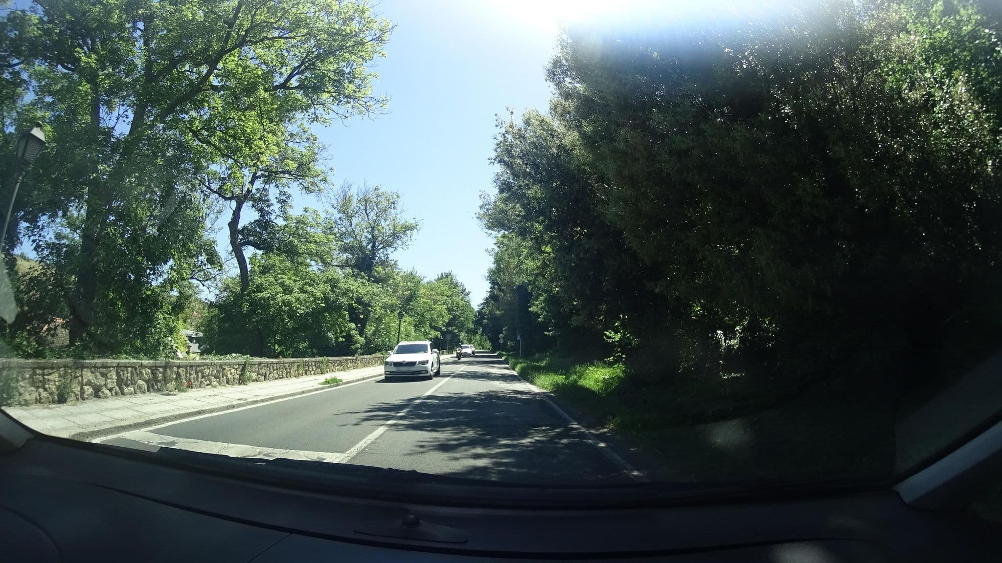 Street view near Hostal Casa de la Moneda, Segovia — © robertogeb (CC BY-SA · Mapillary)