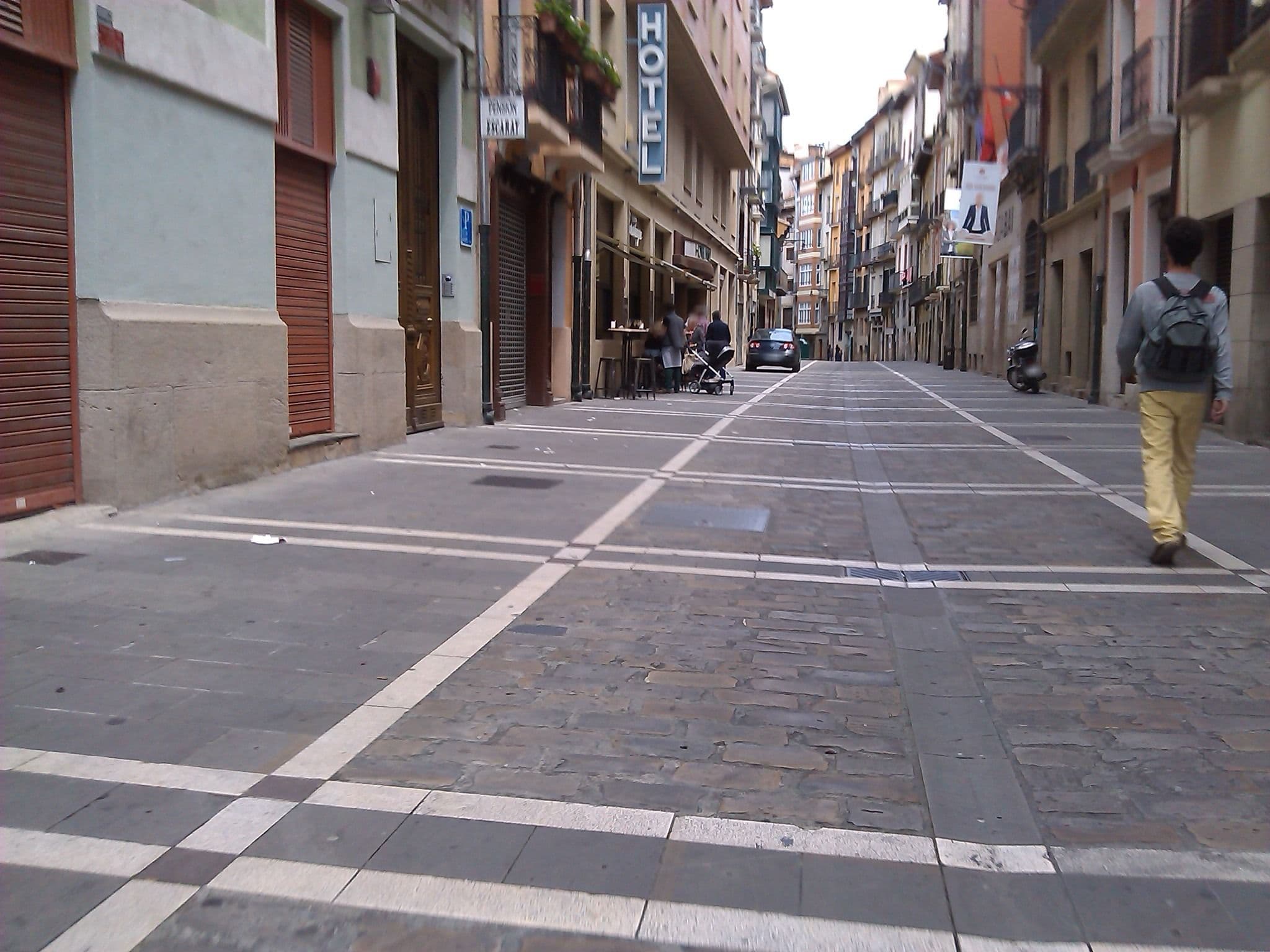 Street view near Pension Escaray, Pamplona — © changchun1 (CC BY-SA · Mapillary)