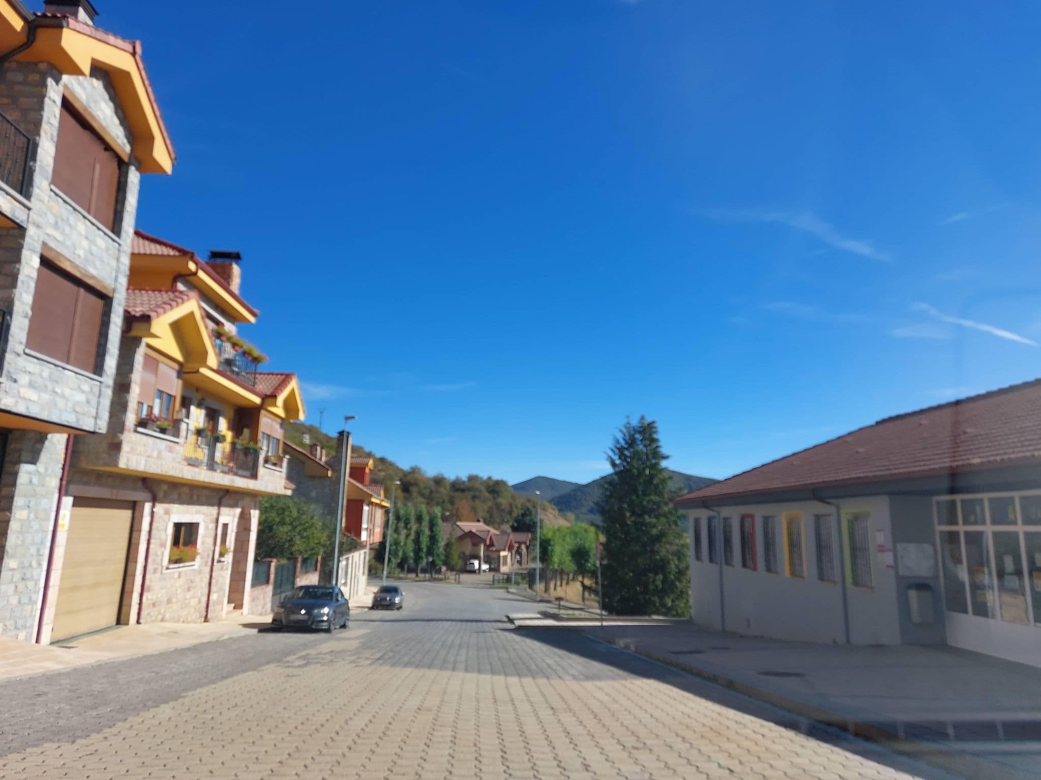 Street view near Los Casares Apartamentos, Valderrueda — © 5rmft (CC BY-SA · Mapillary)