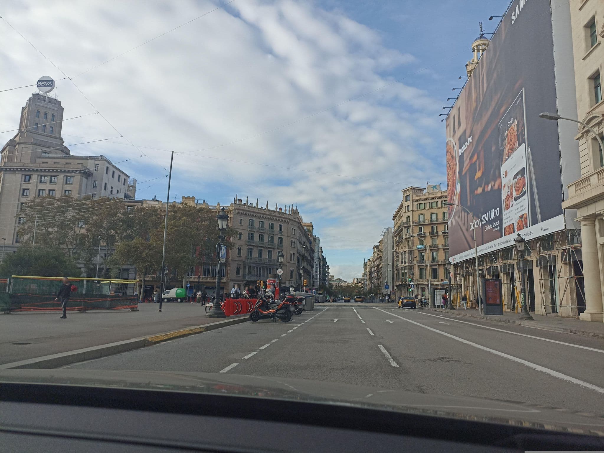 Street view near BLESS Hotel Barcelona, Eixample — © toniserra (CC BY-SA · Mapillary)