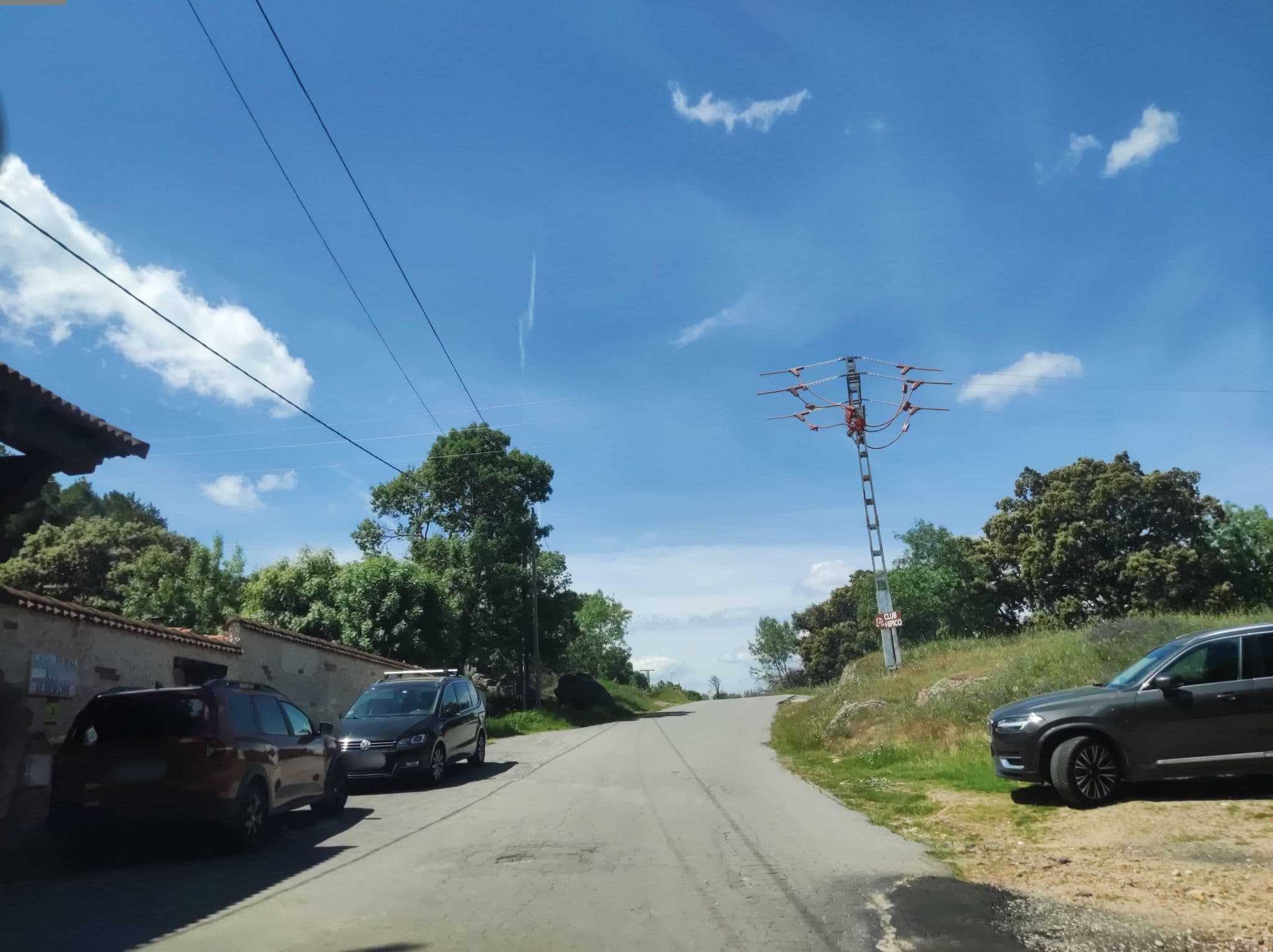 Street view near El Cortijo de Gredos, Navaluenga — © polkillas (CC BY-SA · Mapillary)