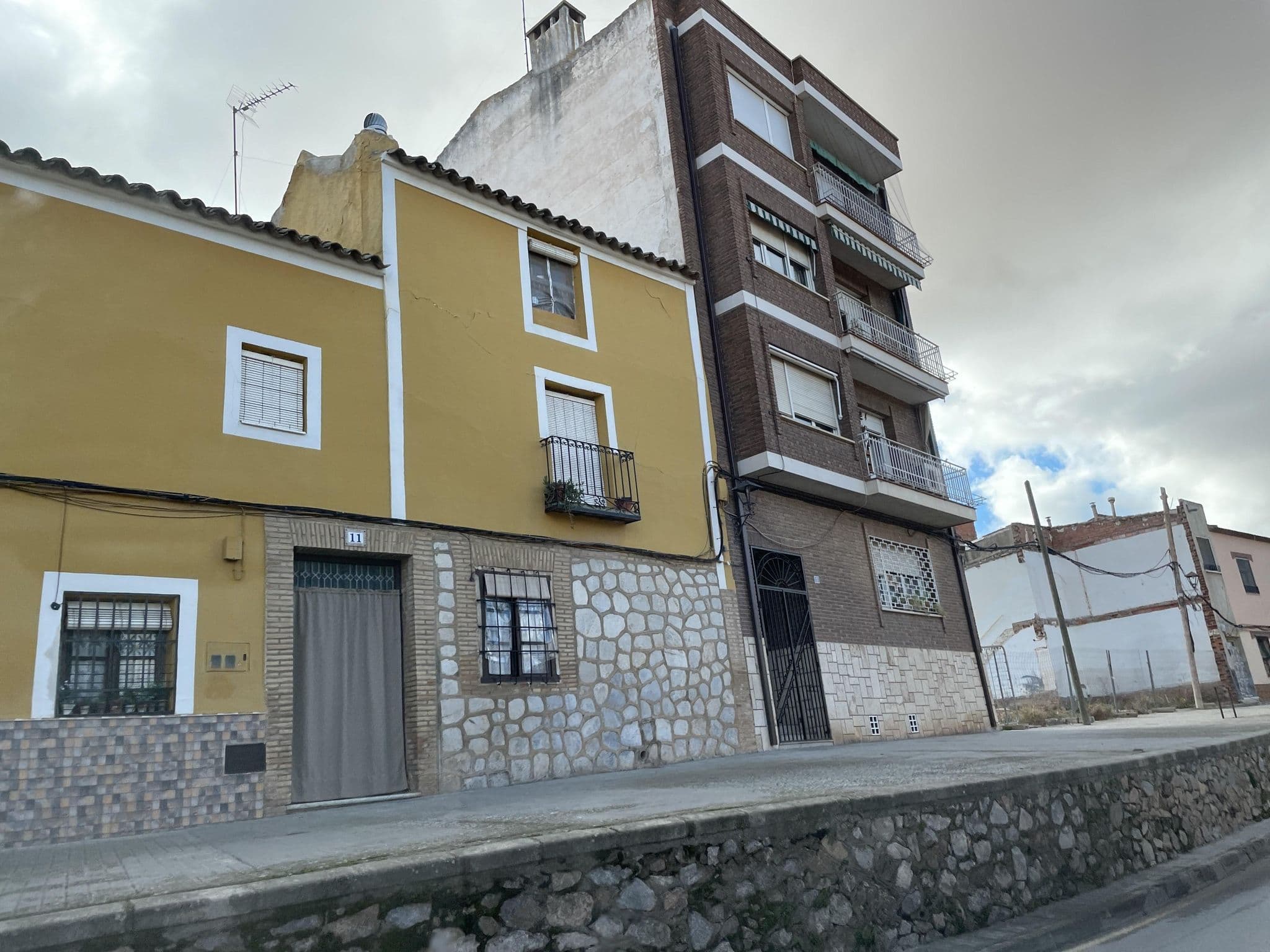 Street view near Casa Rural Azafrán Consuegra, Consuegra — © seraq (CC BY-SA · Mapillary)