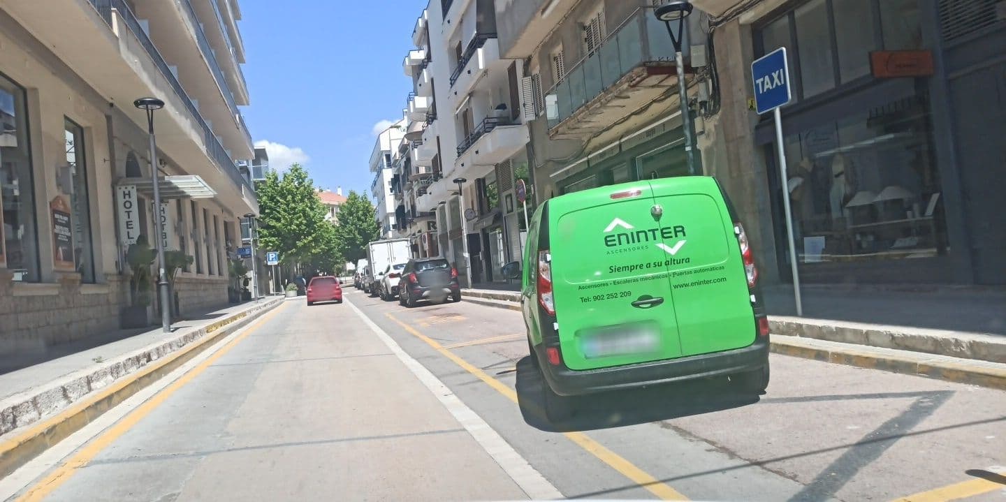 Street view near Hotel Subur, Sitges — © yopaseopor (CC BY-SA · Mapillary)