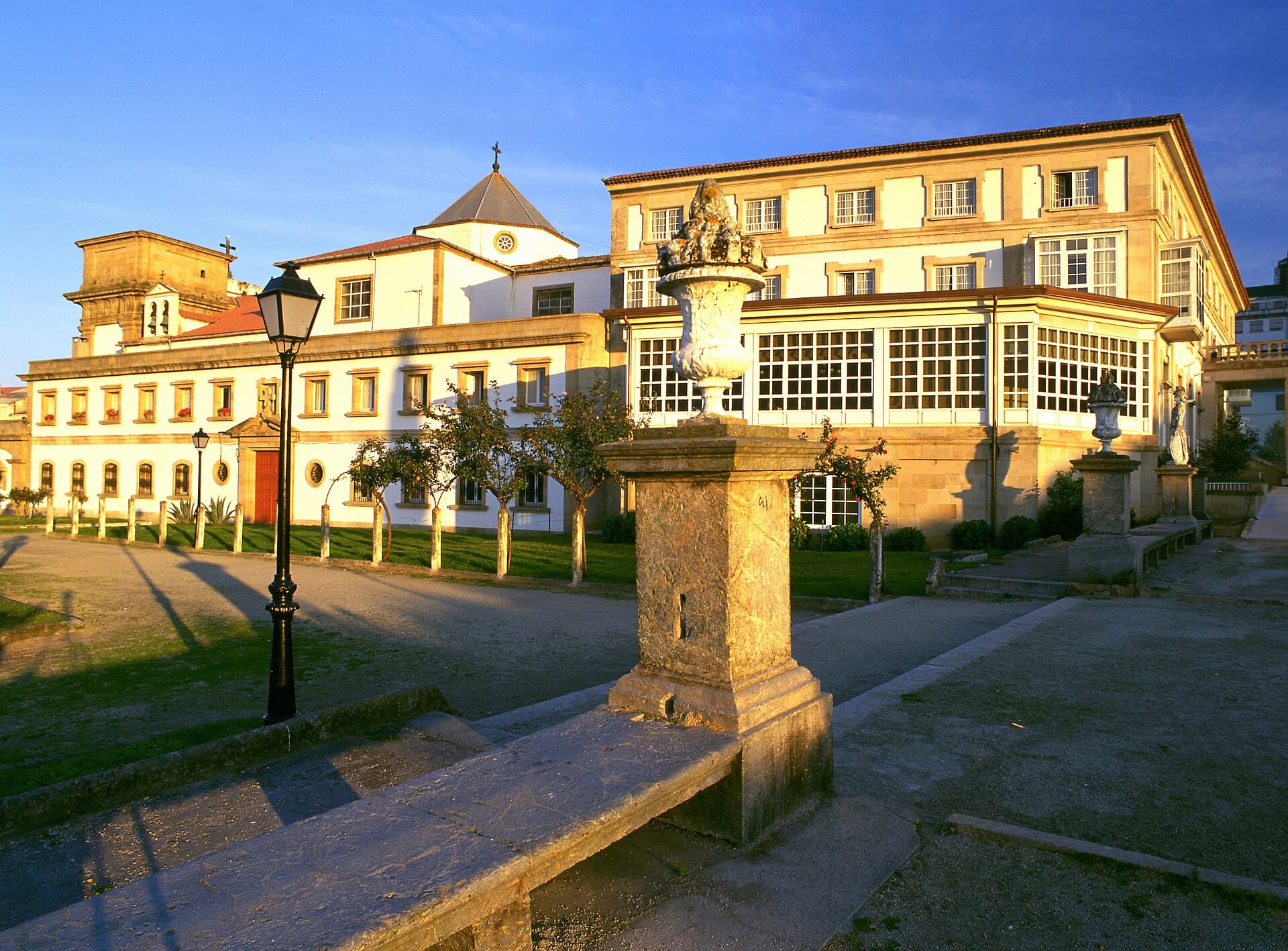 Parador de Ferrol (via Wikimedia Commons, CC BY-SA 4.0)
