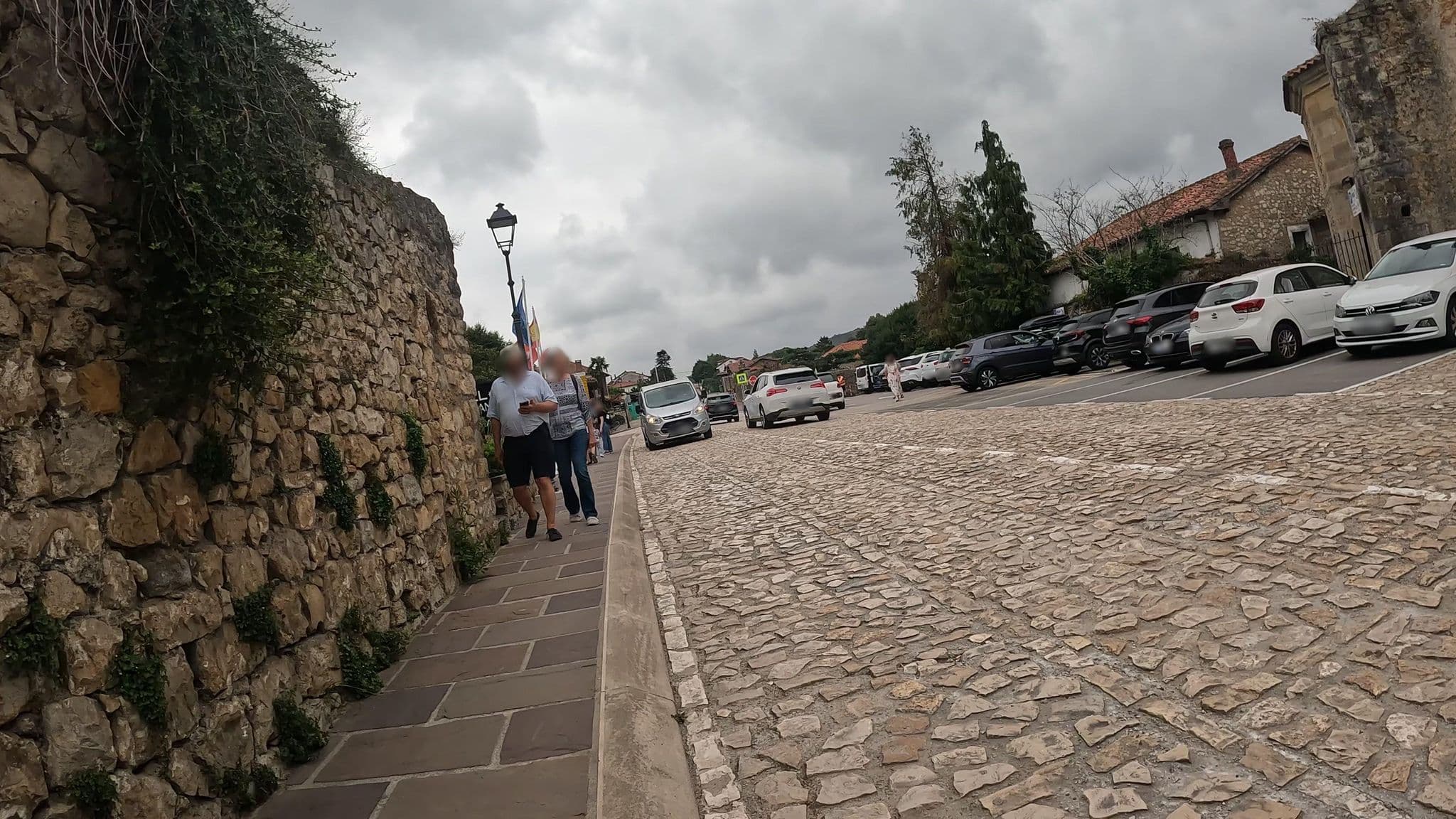 Street view near Hotel Los Infantes, Santillana — © vinisa (CC BY-SA · Mapillary)