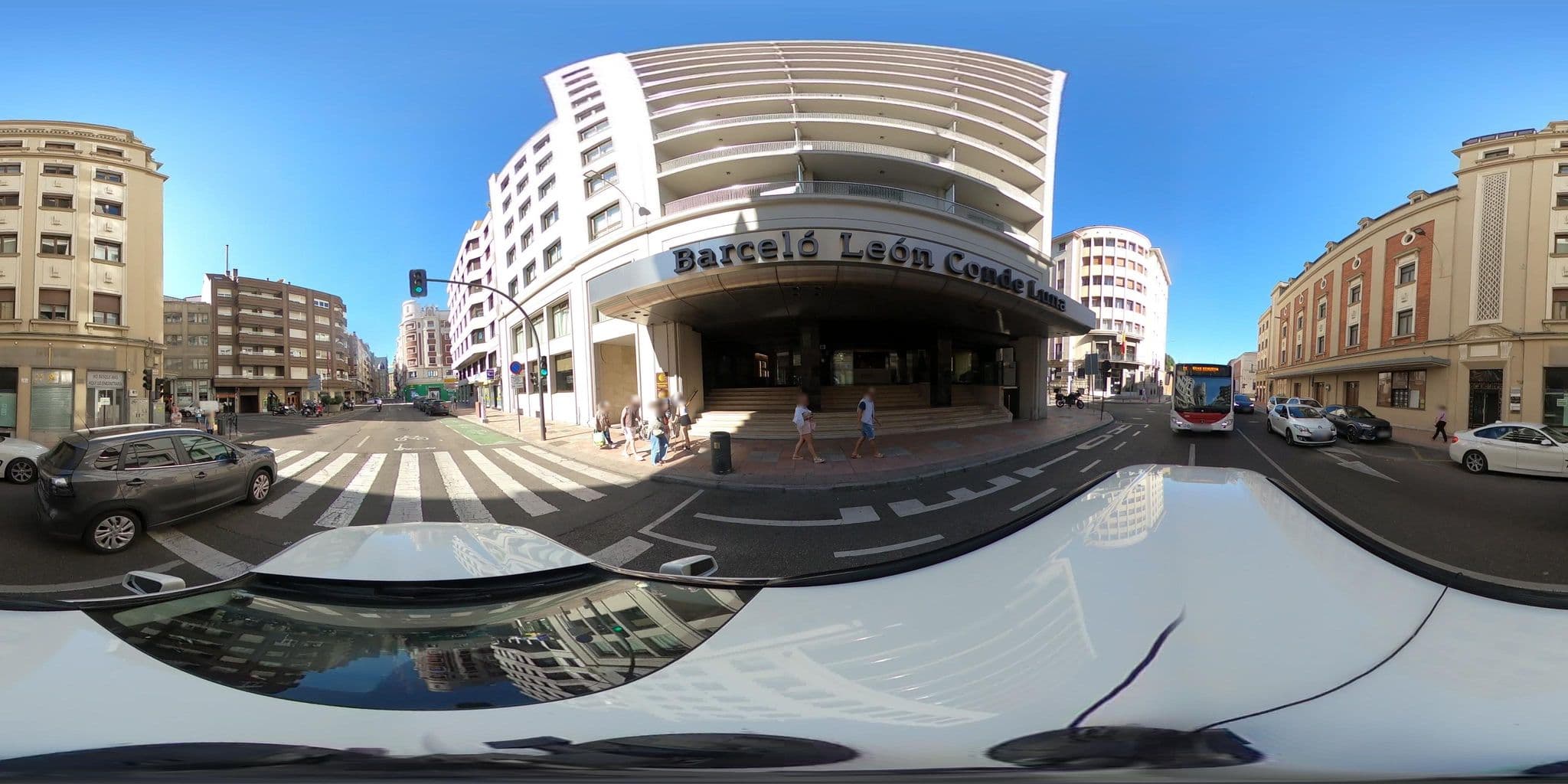 Street view near Hotel Conde Luna, León — © sanjorgepinho (CC BY-SA · Mapillary)