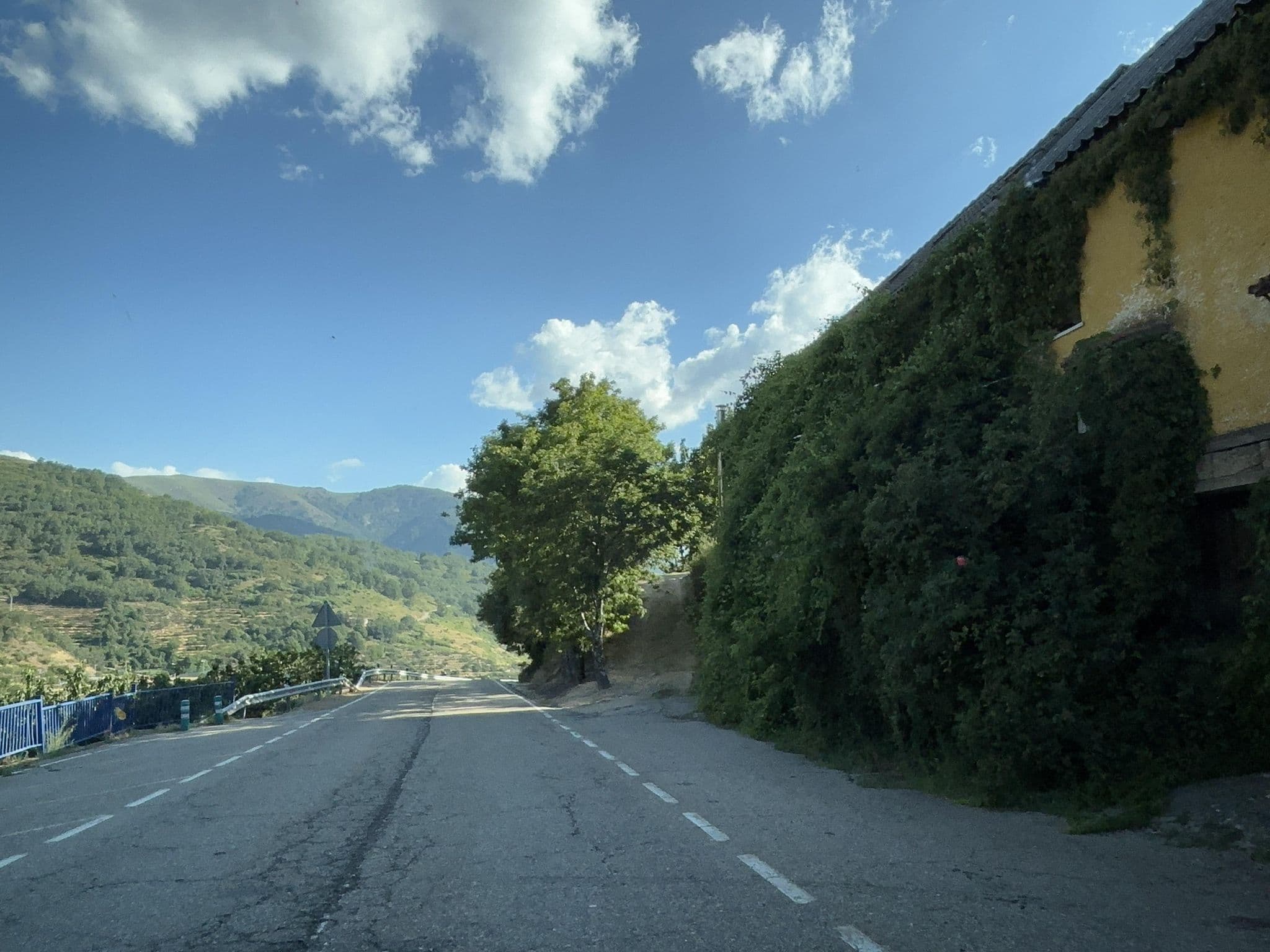Street view near Puerto de Tornavacas, Tornavacas — © seraq (CC BY-SA · Mapillary)