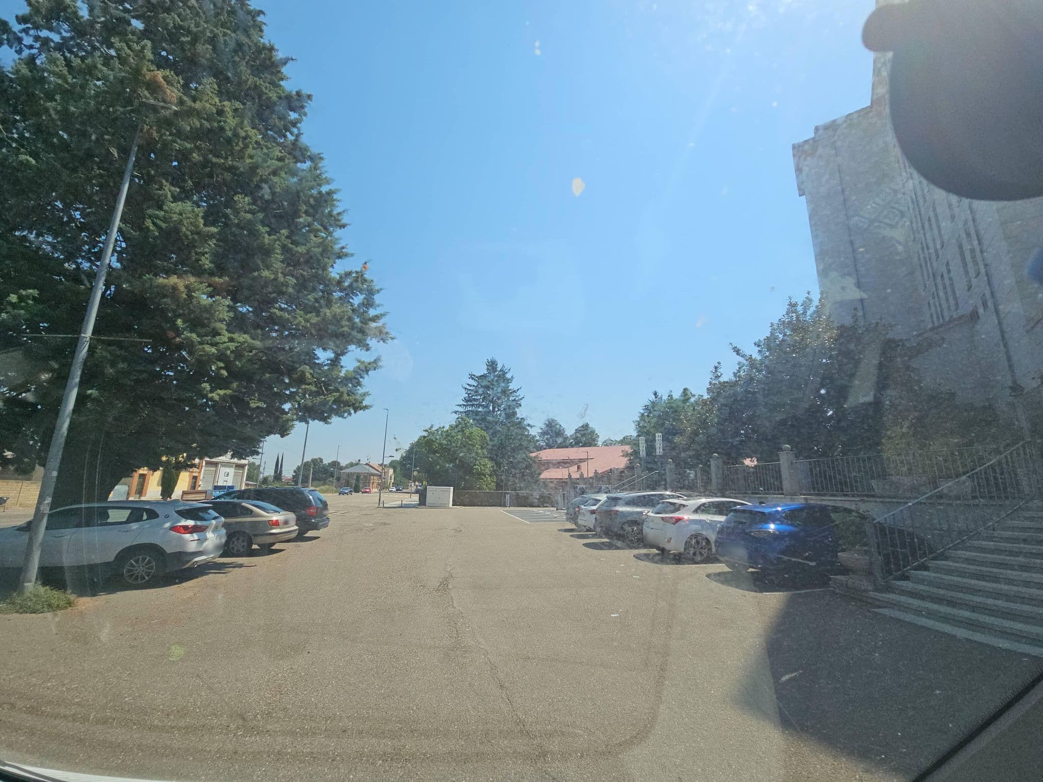 Street view near Hotel Bedunia, La Bañeza — © Ralvar (CC BY-SA · Mapillary)