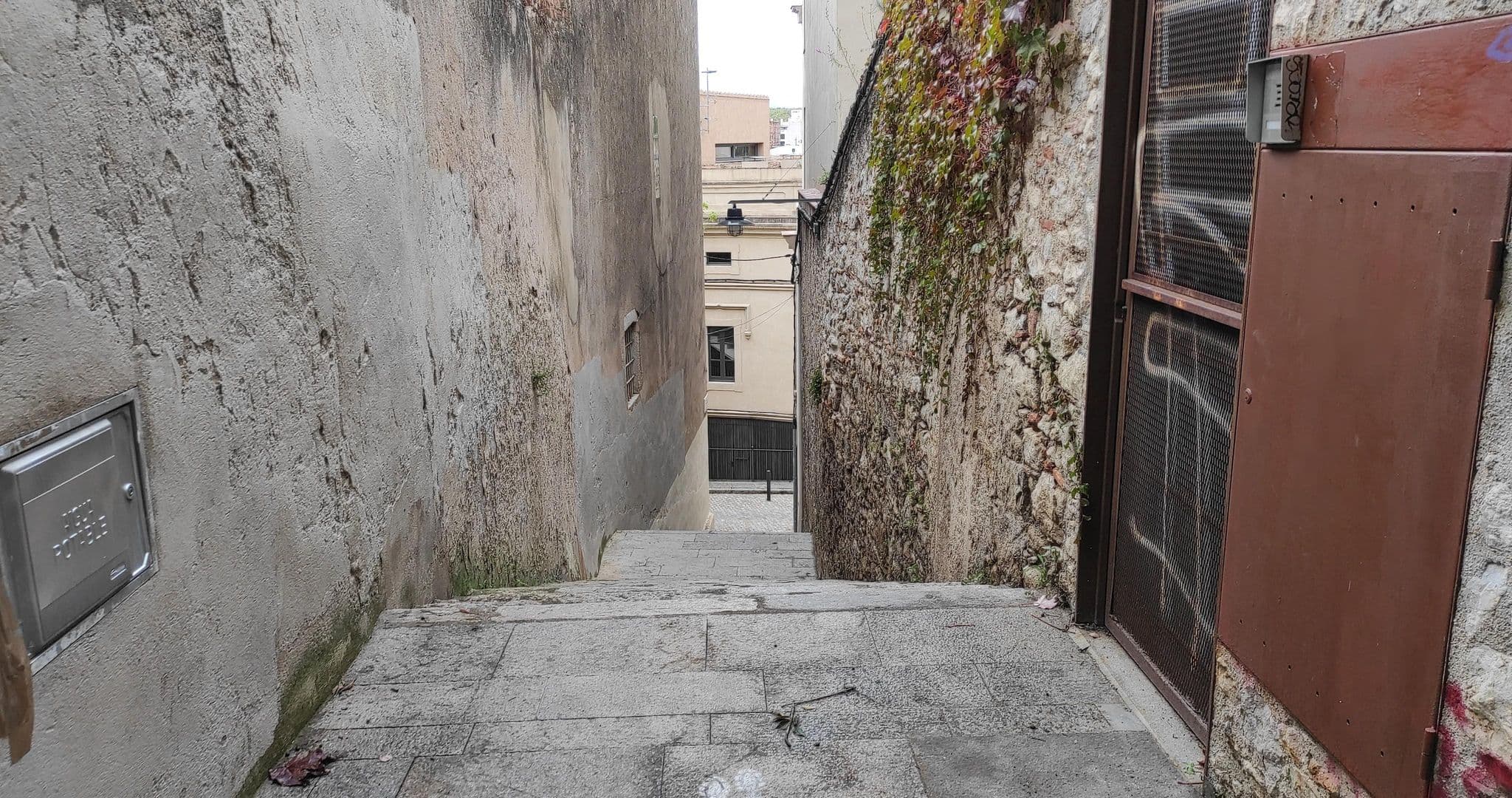 Street view near Hap Dreams, Girona — © yod4z (CC BY-SA · Mapillary)
