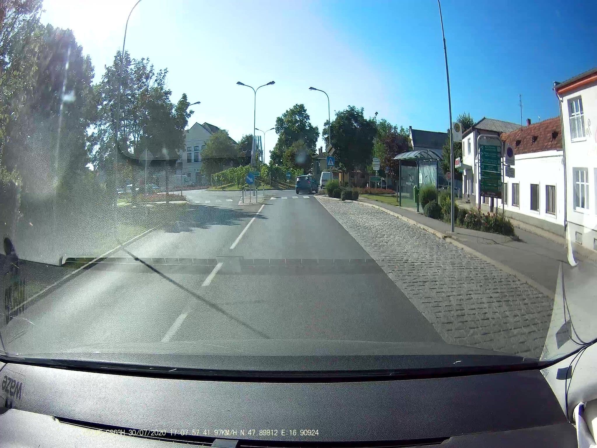 Street view near Bed & Breakfast Domizil Gols, Gols — © stefan147 (CC BY-SA · Mapillary)