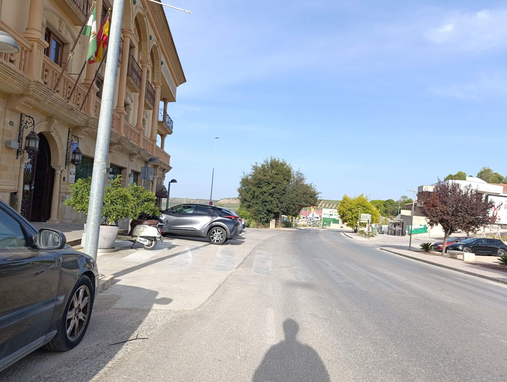 Street view near Hotel Campos de Baeza, Baeza — © C6H12O6 (CC BY-SA · Mapillary)