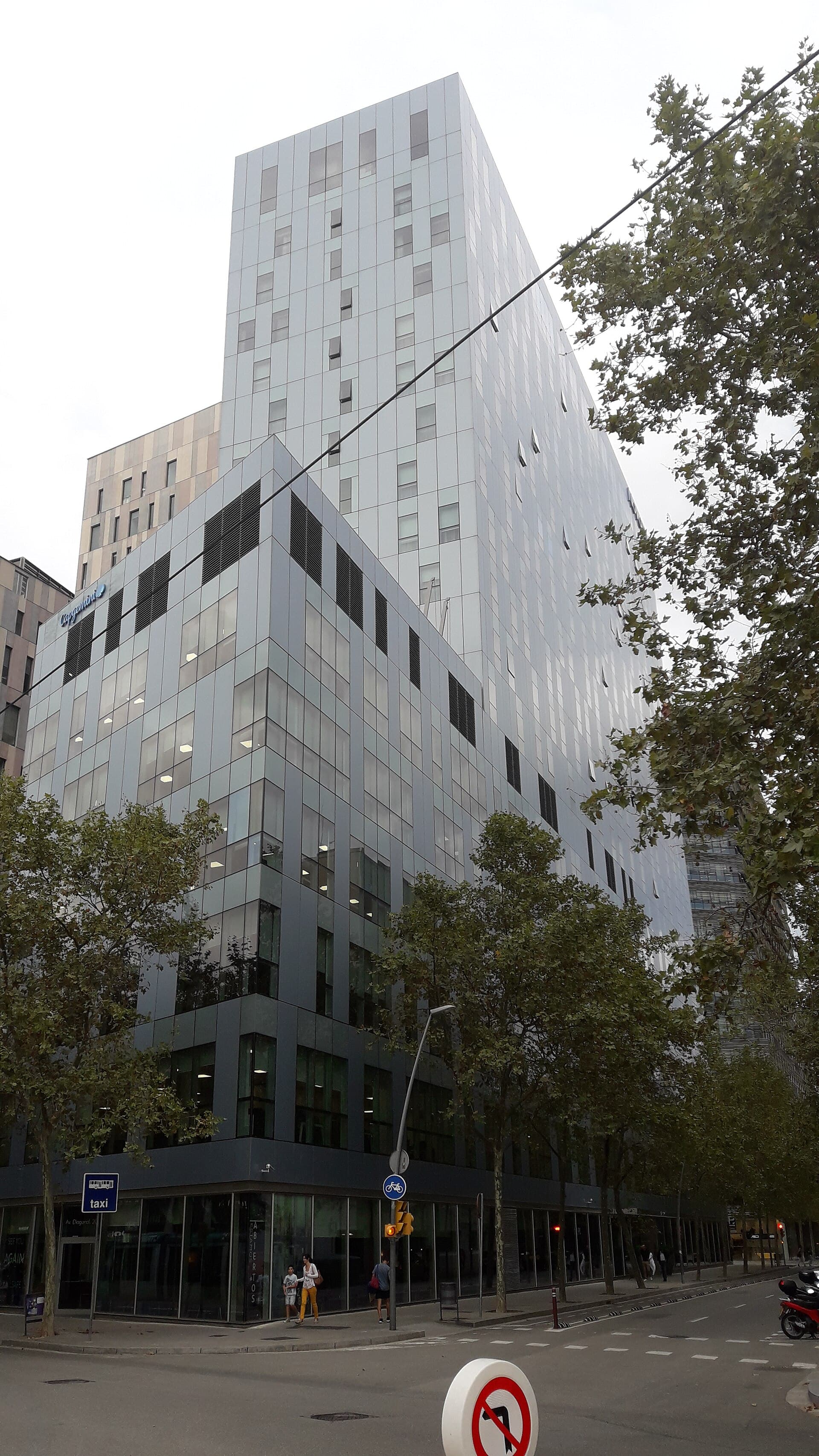 Novotel Barcelona City (via Wikimedia Commons, CC BY-SA 3.0)