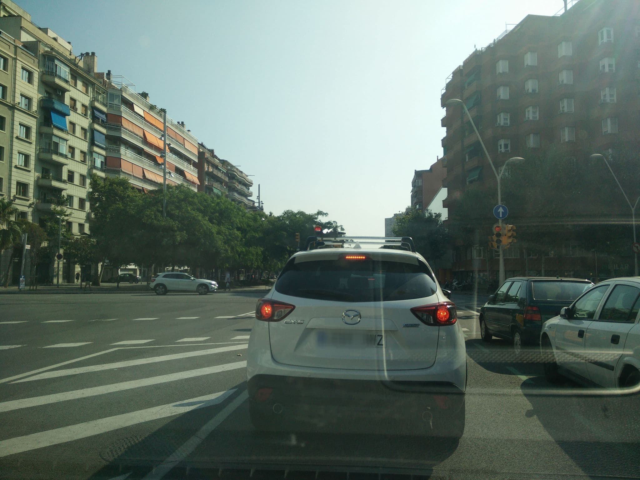 Street view near Hotel Viladomat, la Nova Esquerra de l'Eixample — © ccossio (CC BY-SA · Mapillary)