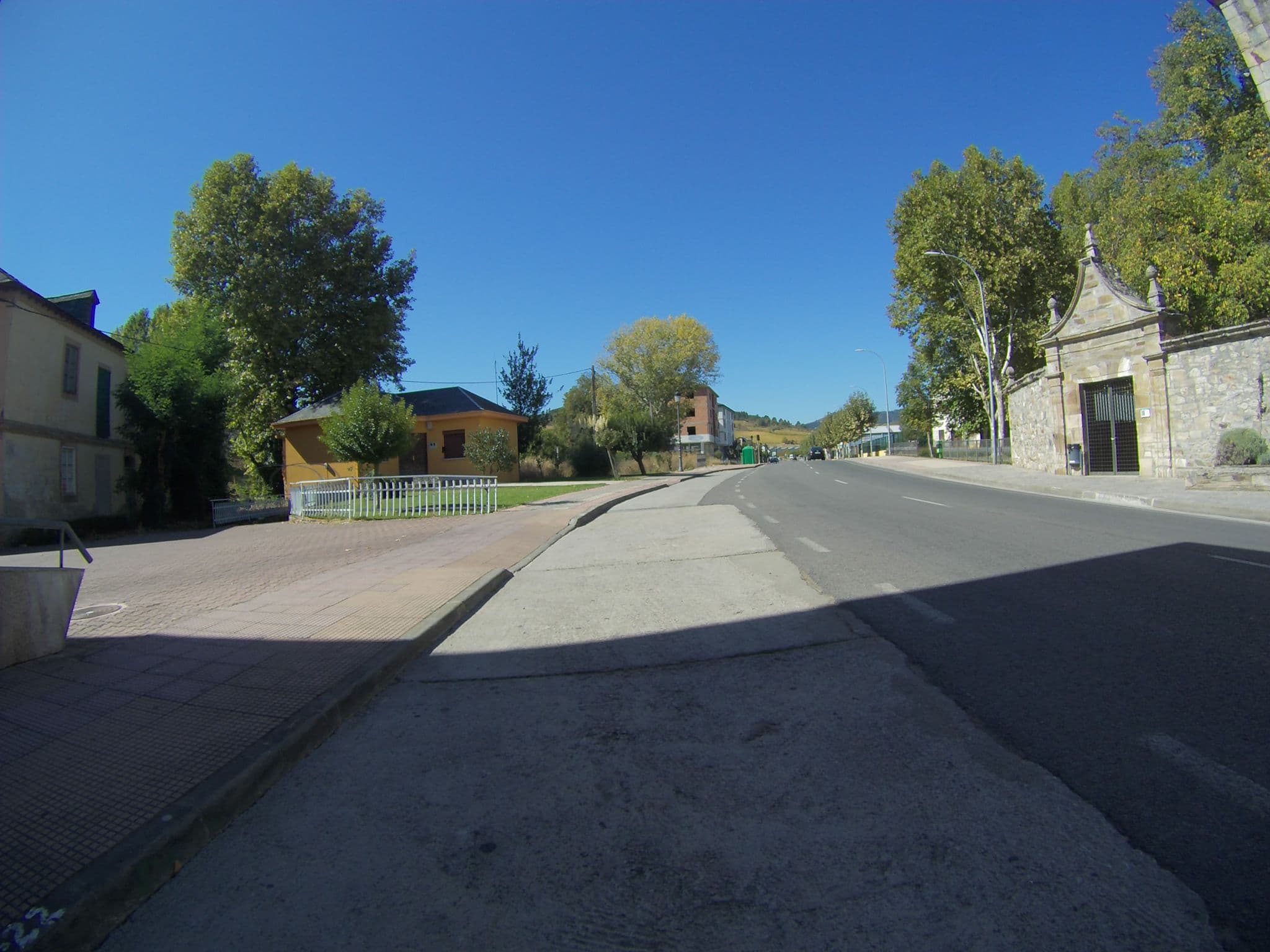 Street view near Albergue Municipal de Peregrinos Las Angustias, Cacabelos — © camperxr (CC BY-SA · Mapillary)