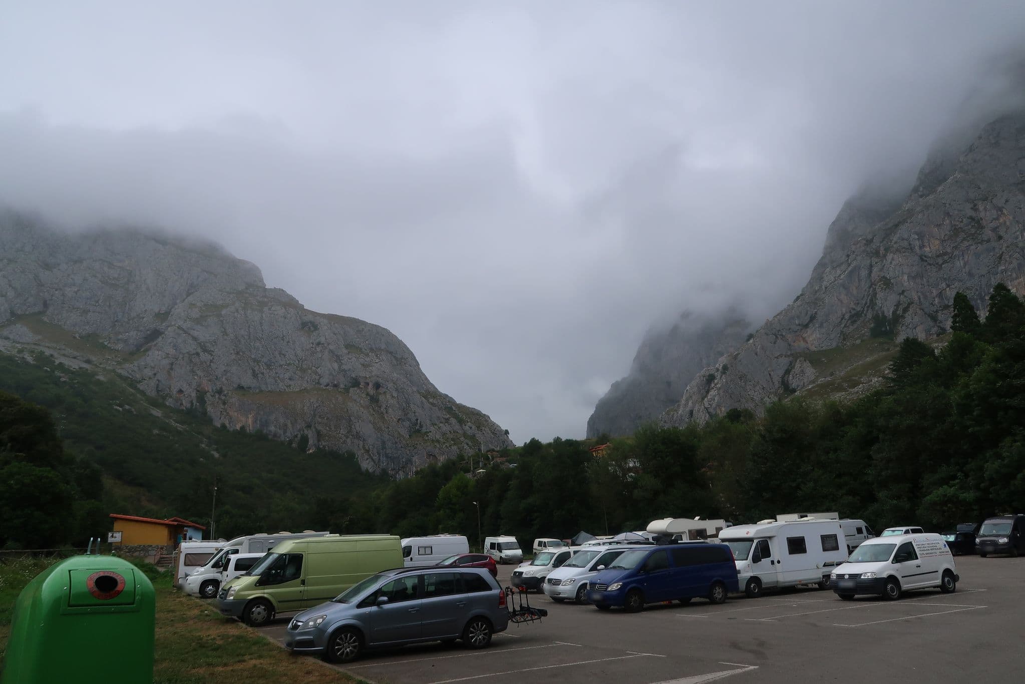 Street view near Parking autocaravanas Senda del Oso (Entrago), La Plaza — © ligfietser (CC BY-SA · Mapillary)