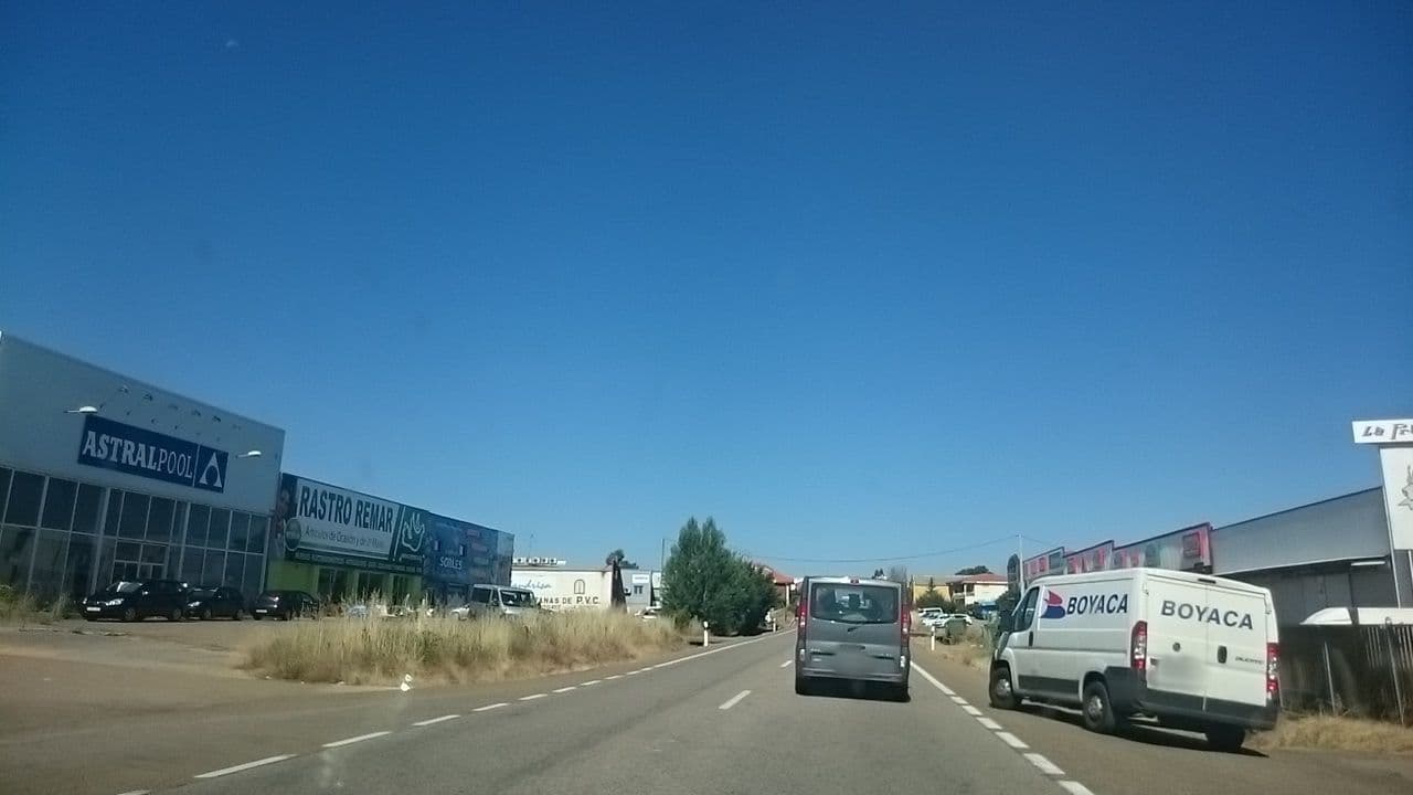 Street view near Camino Real, Valdefresno — © yopaseopor (CC BY-SA · Mapillary)