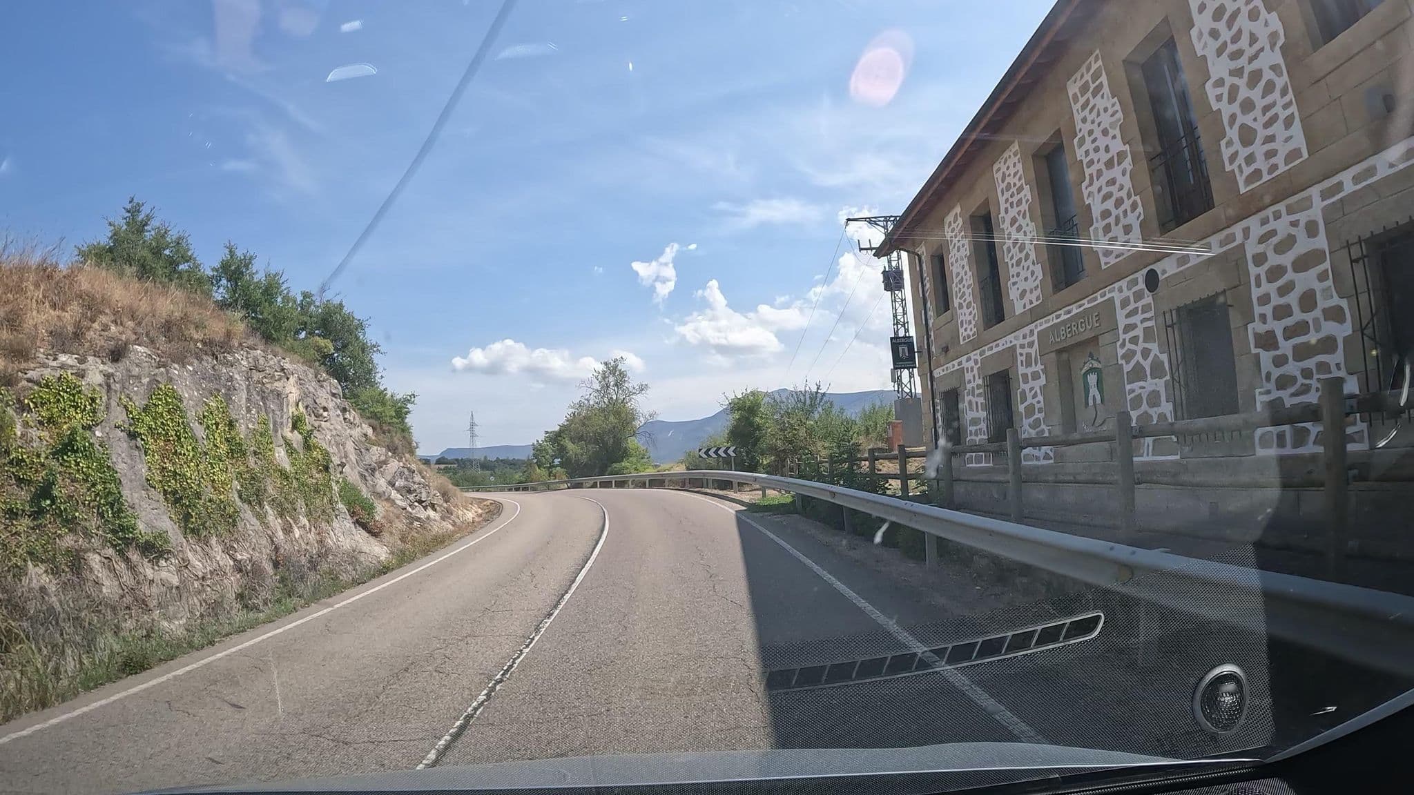 Street view near Albergue Valle de Tobalina, Trespaderne — © vinisa (CC BY-SA · Mapillary)