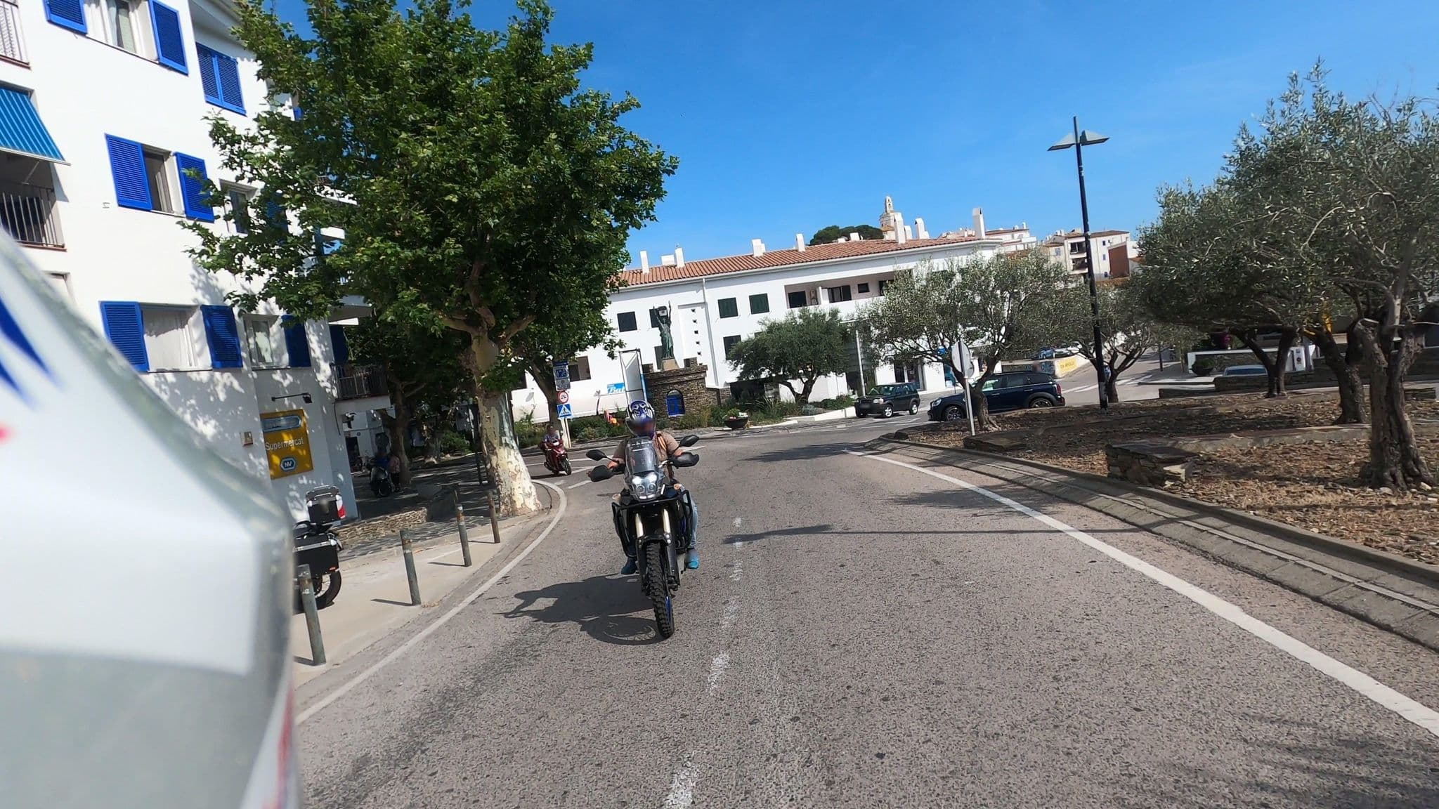 Street view near Hotel Tarongeta, Cadaqués — © Viajar_en_Moto (CC BY-SA · Mapillary)