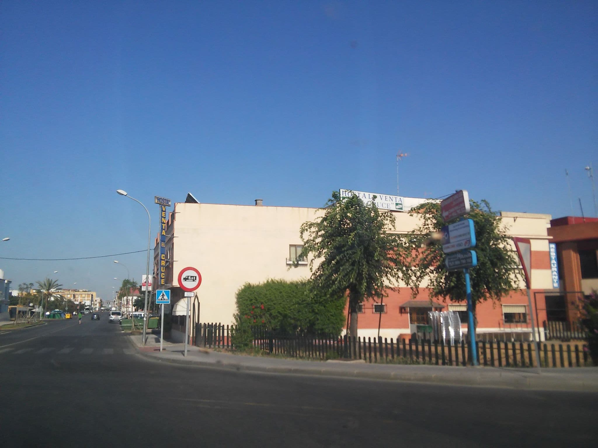 Street view near Hostal Venta El Cruce, La Rinconada — © dblanco (CC BY-SA · Mapillary)