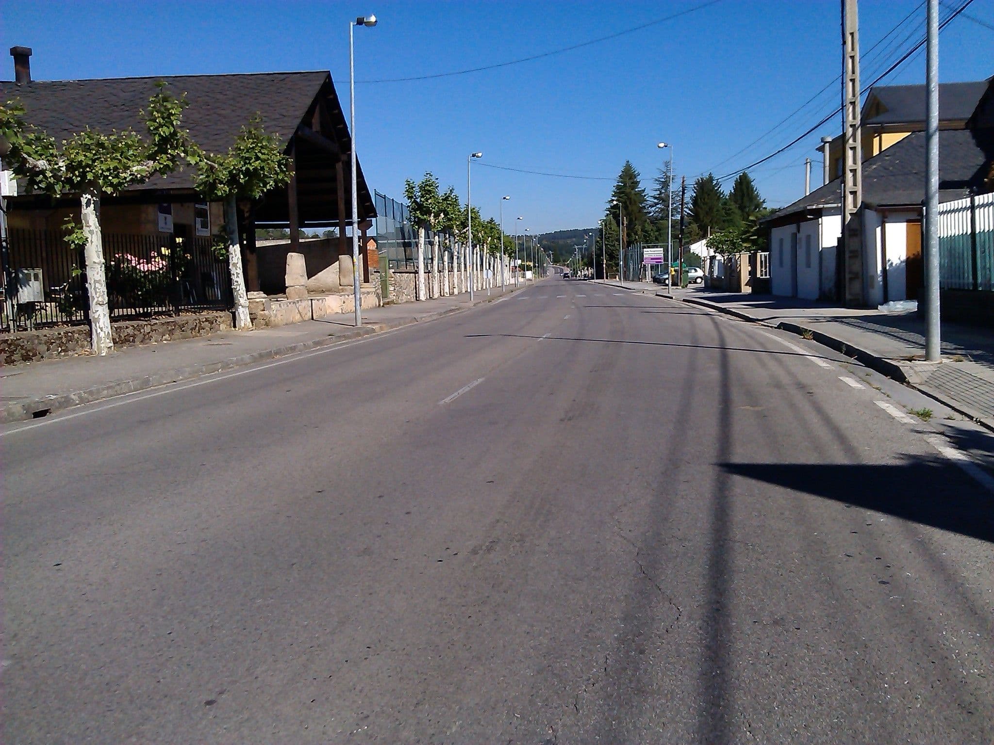 Street view near Albergue Municipal de Peregrinos de Molinaseca, Ponferrada — © changchun1 (CC BY-SA · Mapillary)