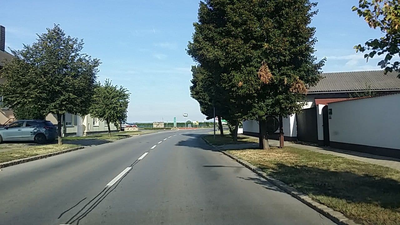 Street view near Dorfzeit Fleischhacker, Apetlon — © utvonalfelmeresek (CC BY-SA · Mapillary)