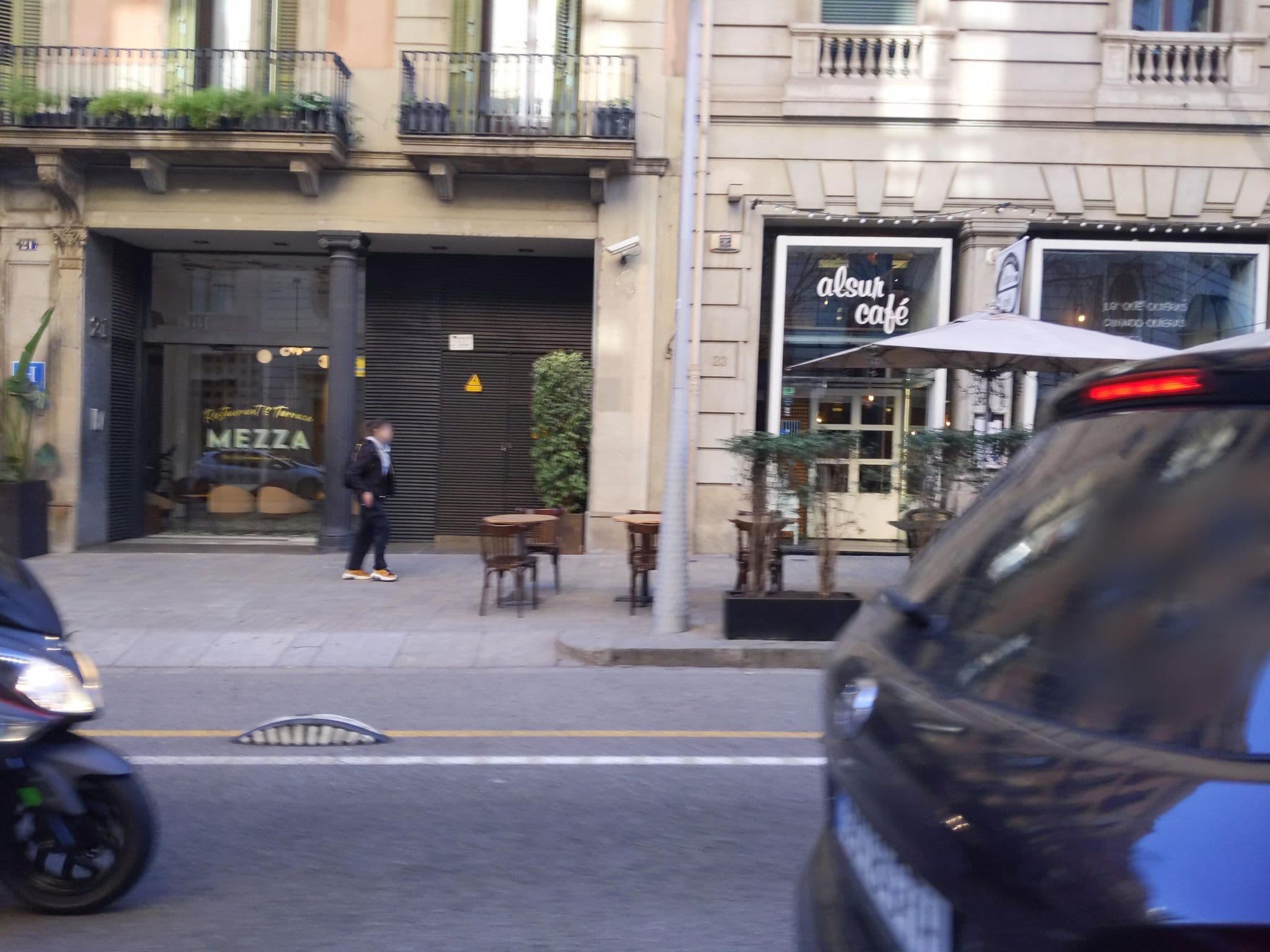 Street view near Palace Hotel Barcelona, Dreta de l'Eixample — © morrocoyvolador (CC BY-SA · Mapillary)
