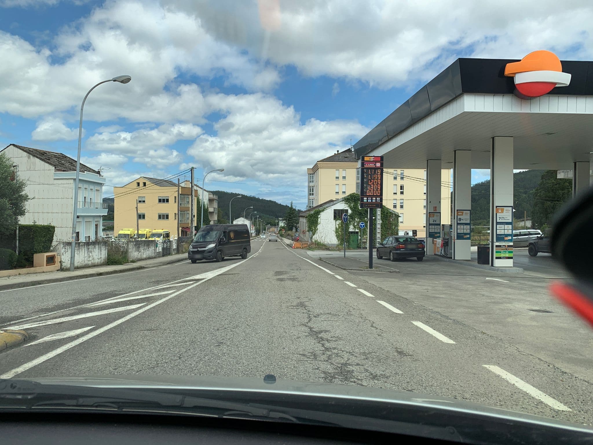 Street view near Hotel Restaurante Montero, Mondoñedo — © robot8a (CC BY-SA · Mapillary)