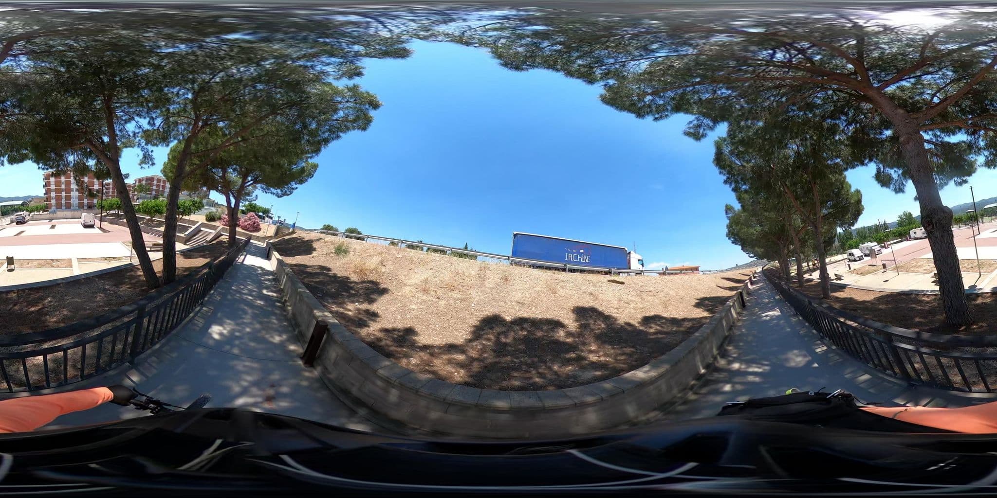 Street view near Àrea d'autocaravanes d'Ascó, Ascó — © meteolasenia (CC BY-SA · Mapillary)